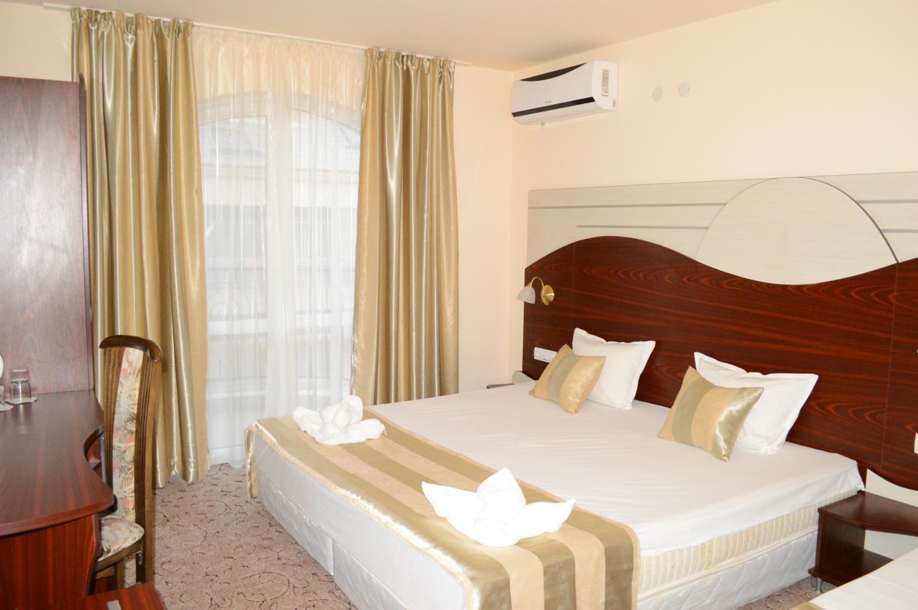 Deluxe Triple Room - Photo 7