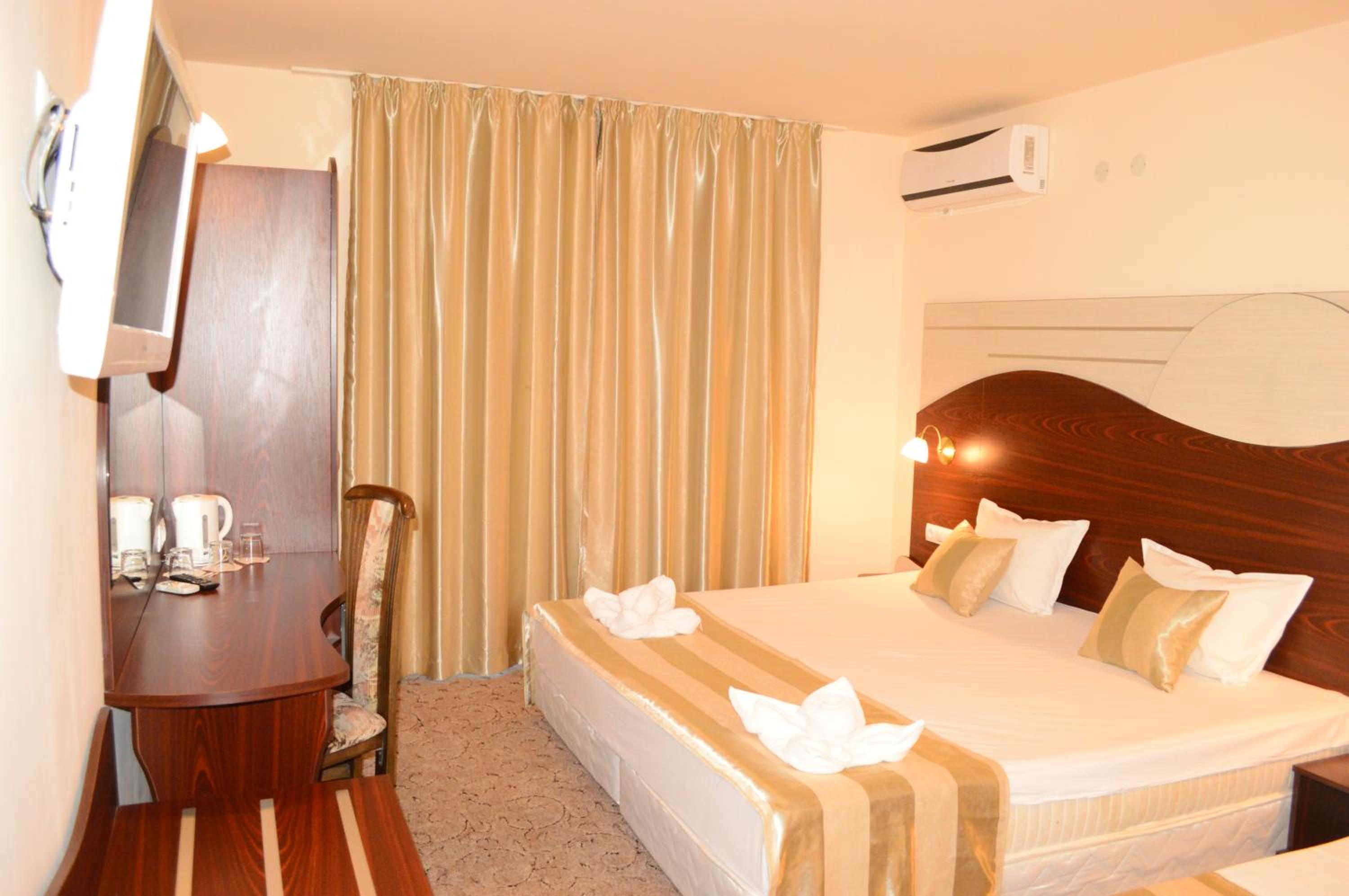 Deluxe Triple Room - Photo 2