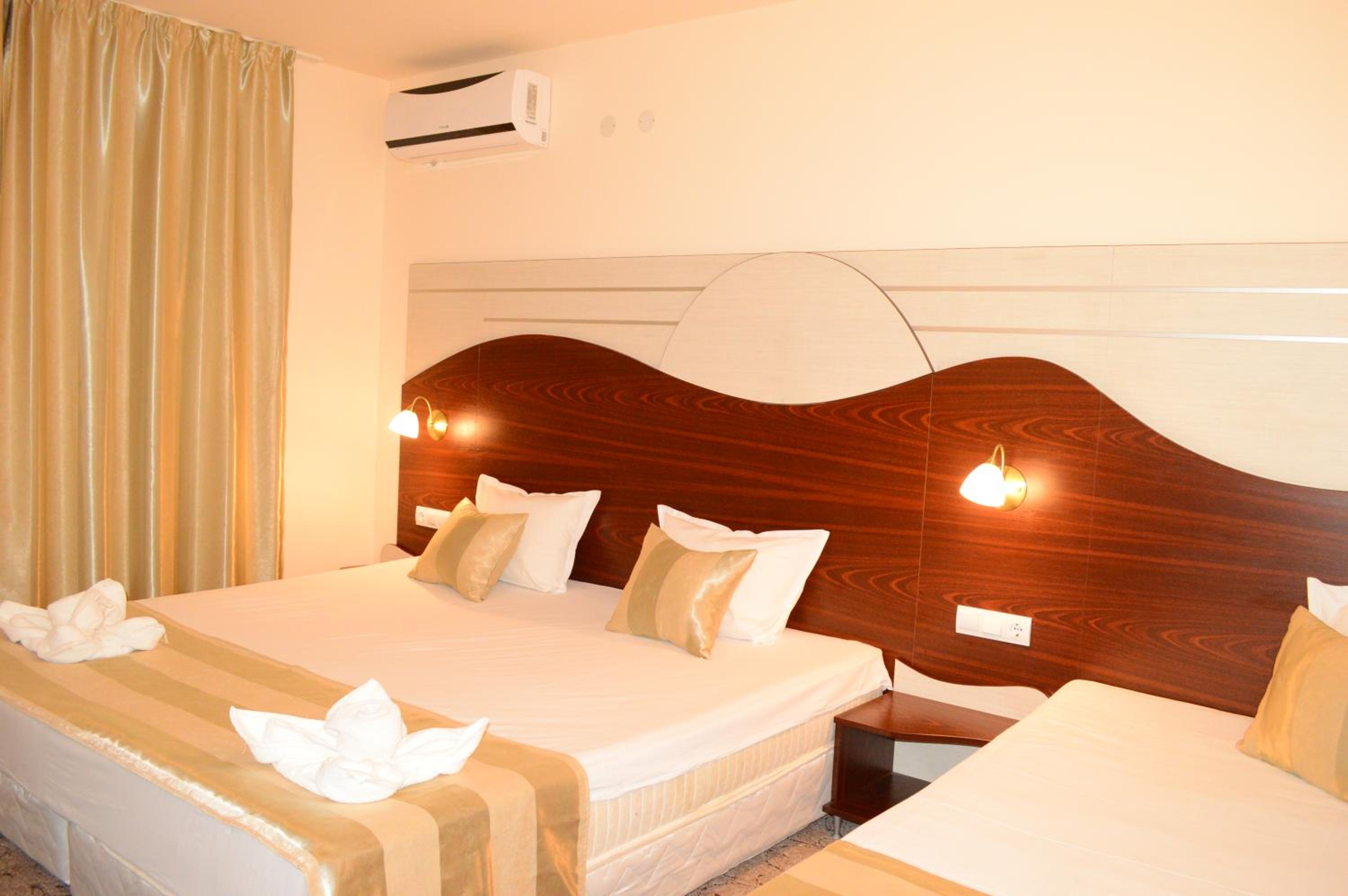 Deluxe Triple Room - Photo 4