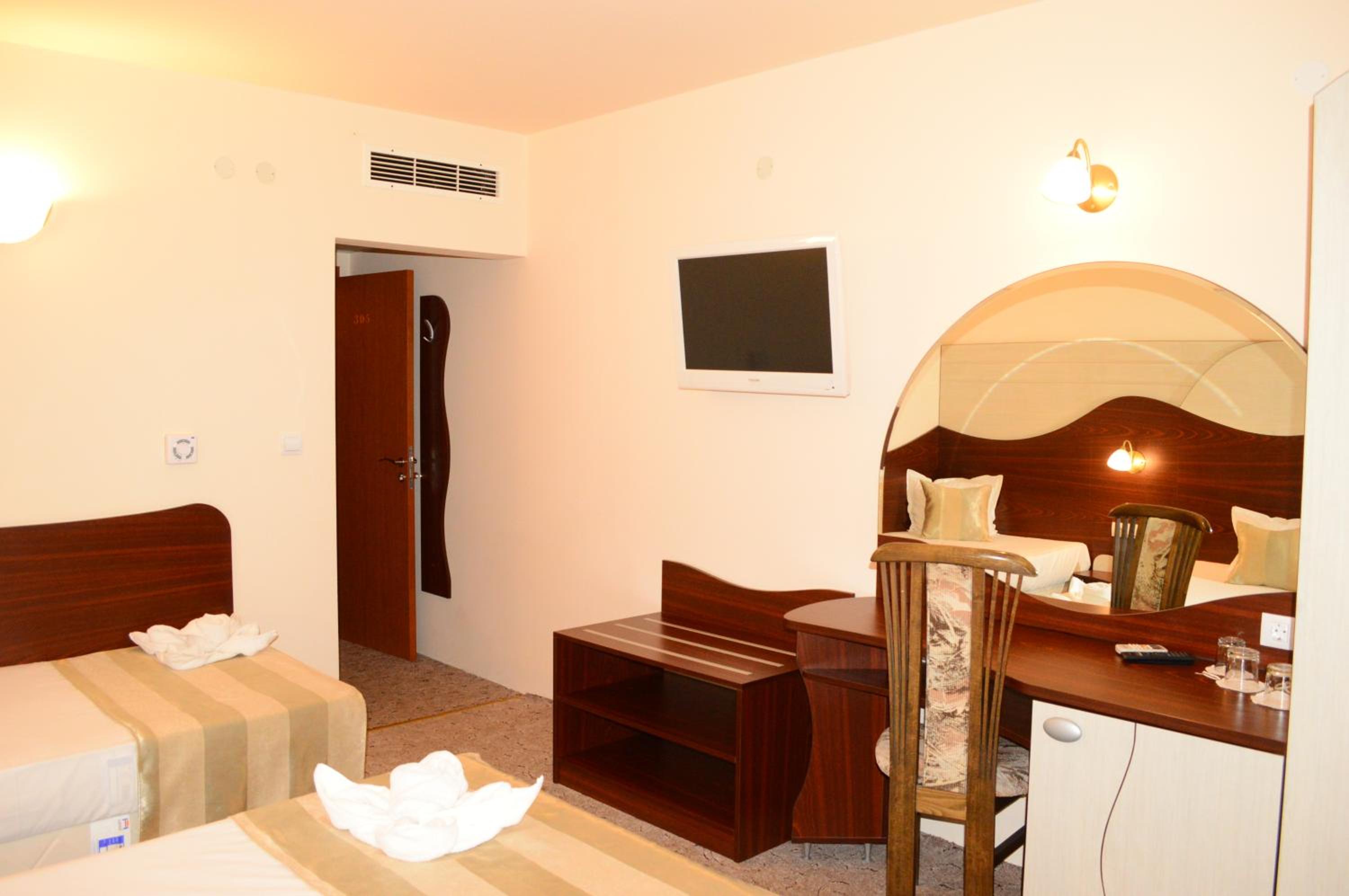 Deluxe Triple Room - Photo 5