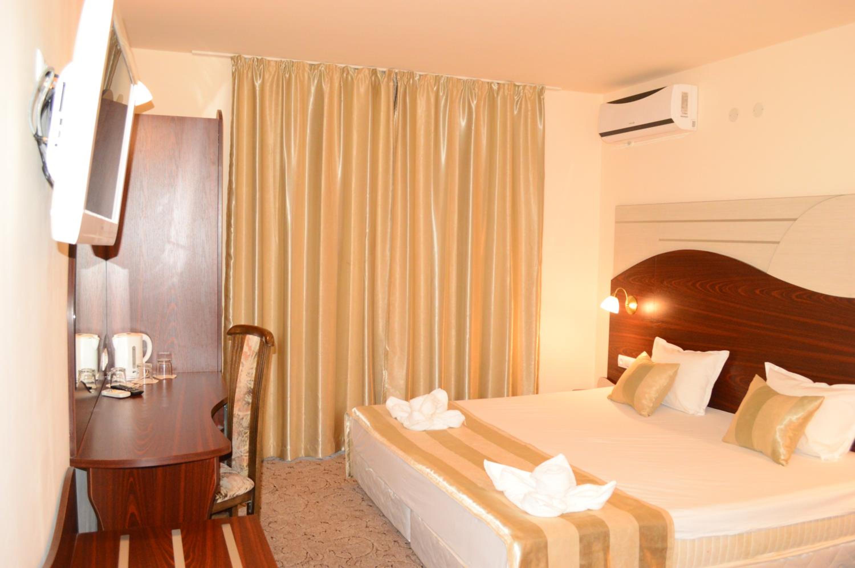 Deluxe Triple Room - Photo 1