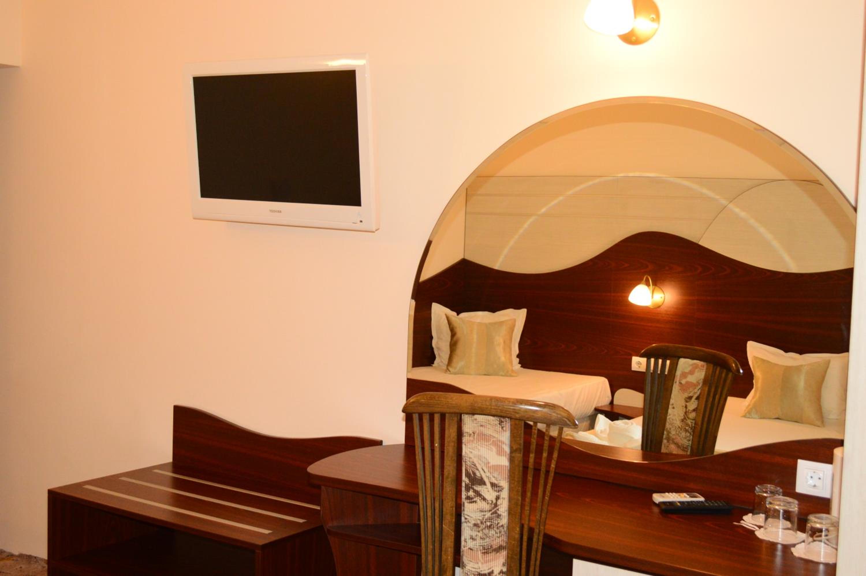 Deluxe Triple Room - Photo 6
