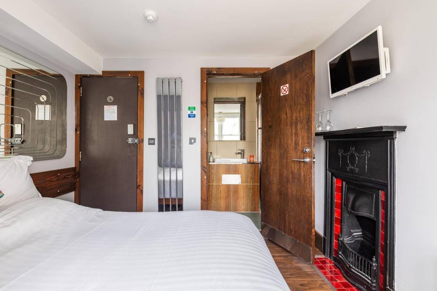 Standard Double Room - Photo 5