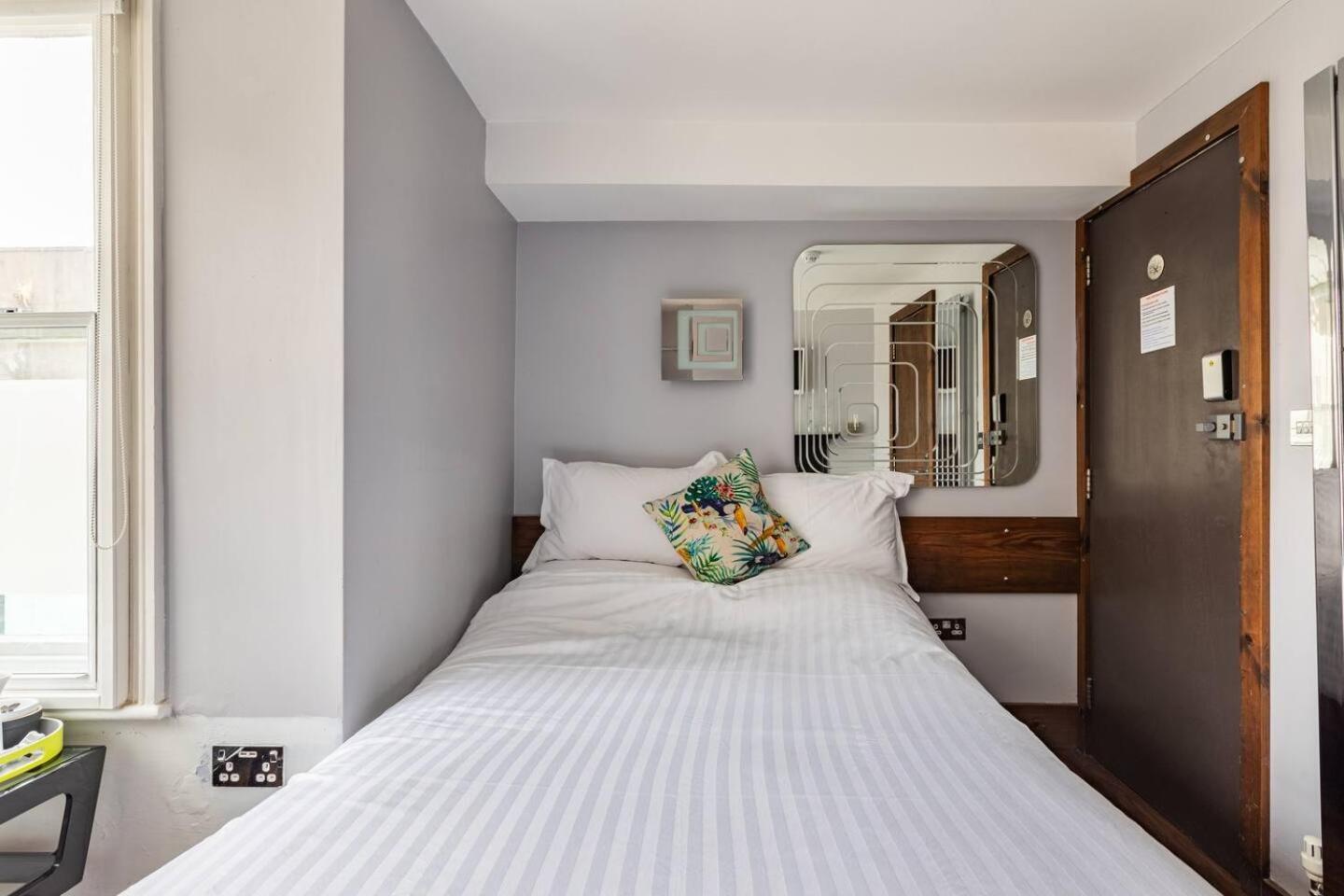 Standard Double Room - Photo 4