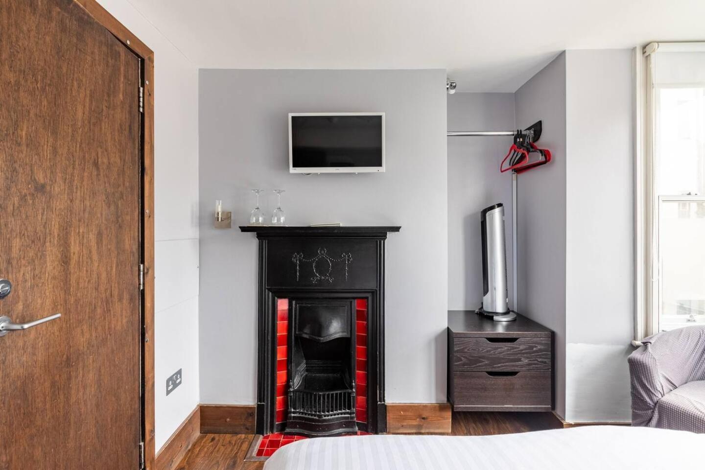 Standard Double Room - Photo 7