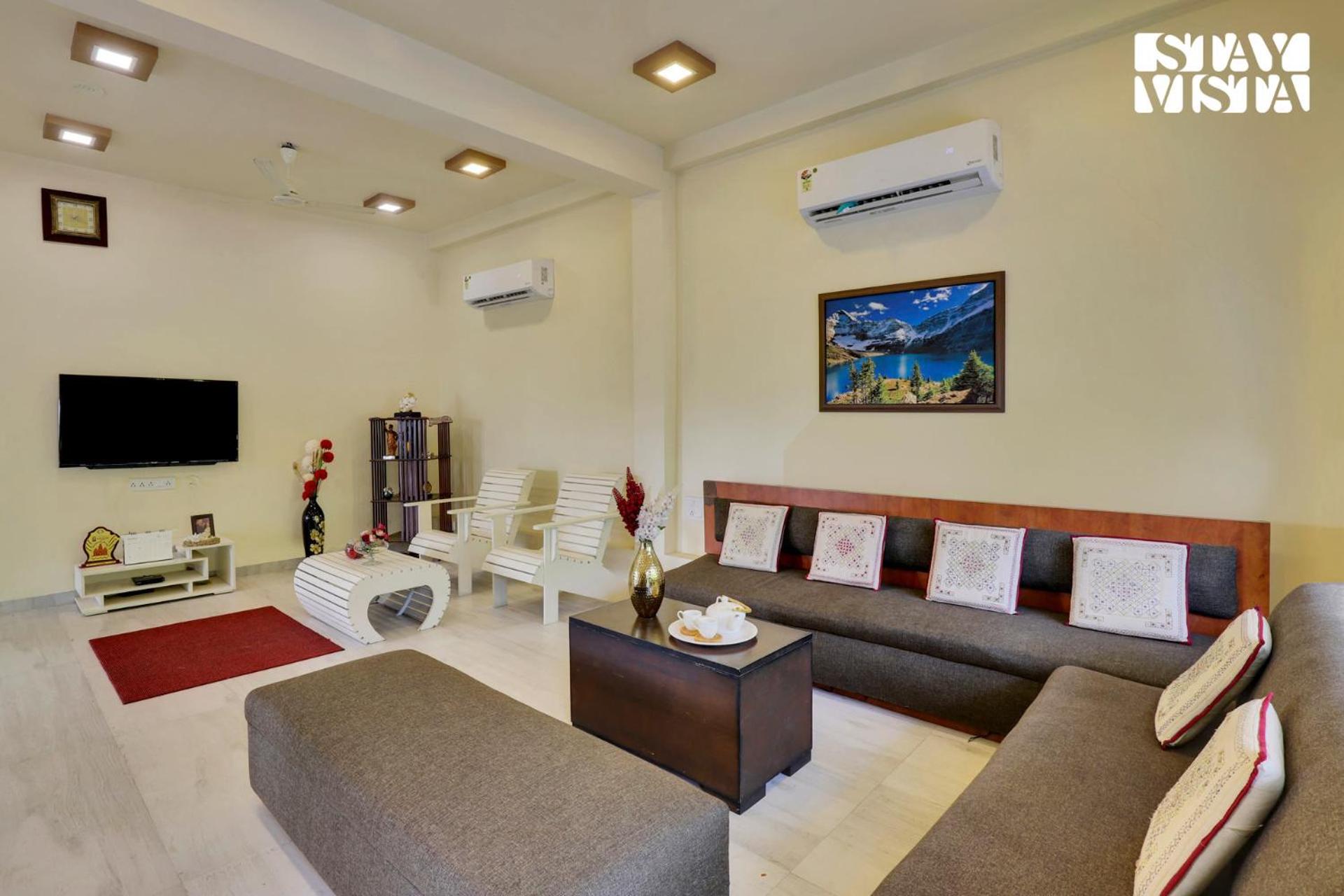 Villa photo 1