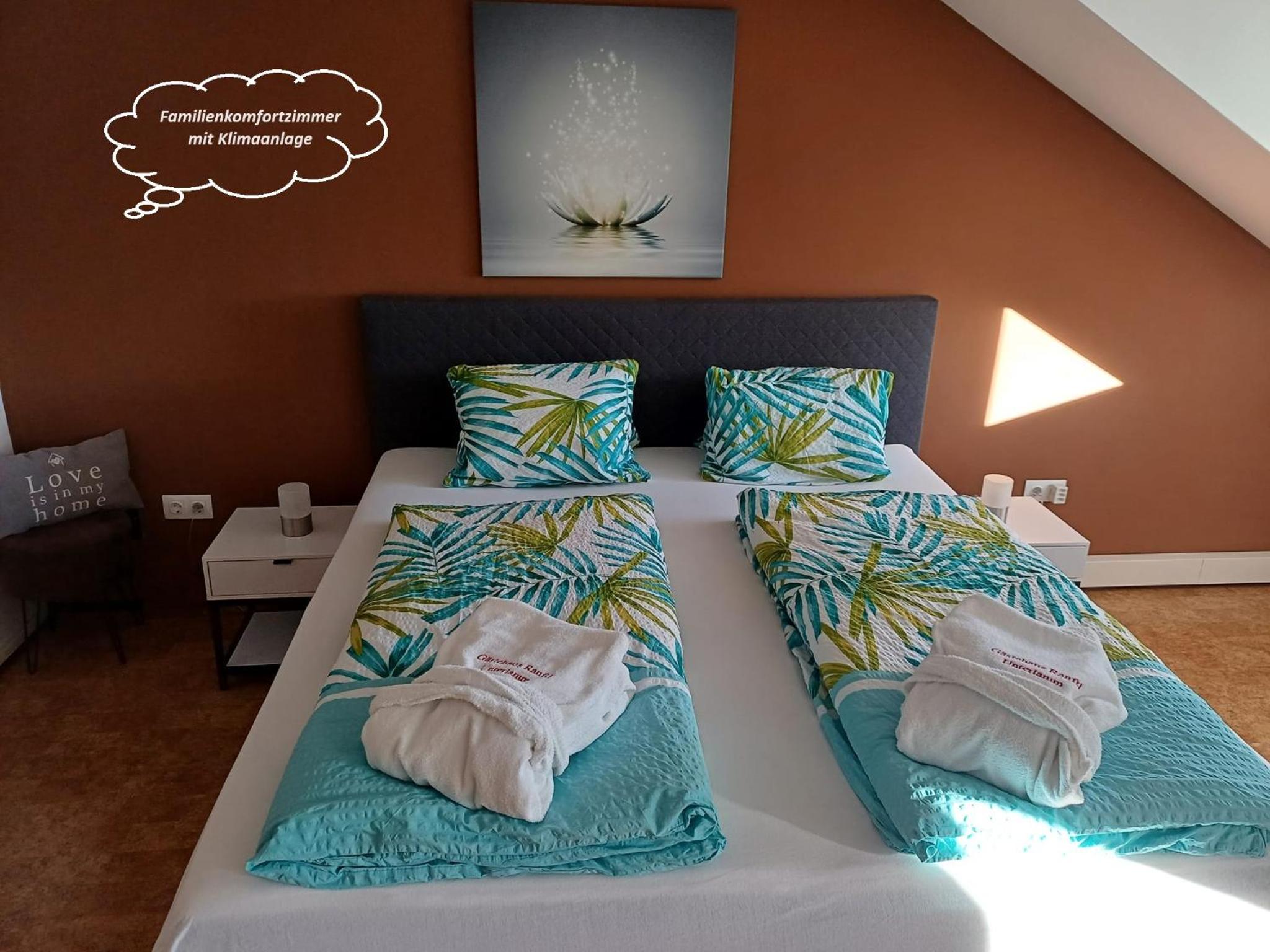 Deluxe Room (2 Adults + 1 Child) photo 1