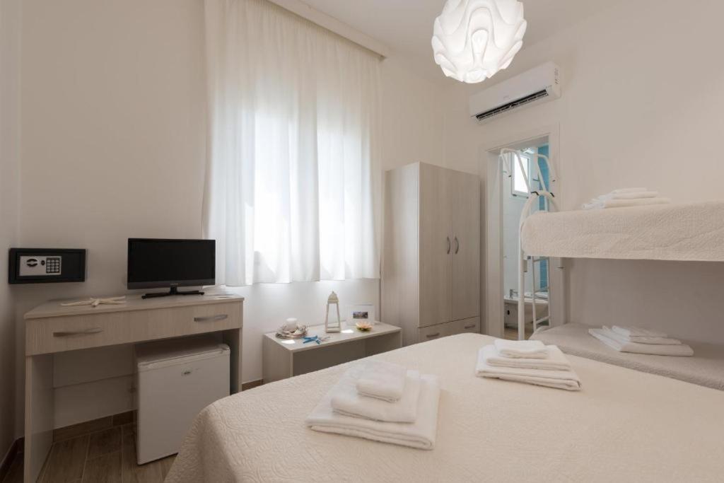Superior Triple Room photo 2
