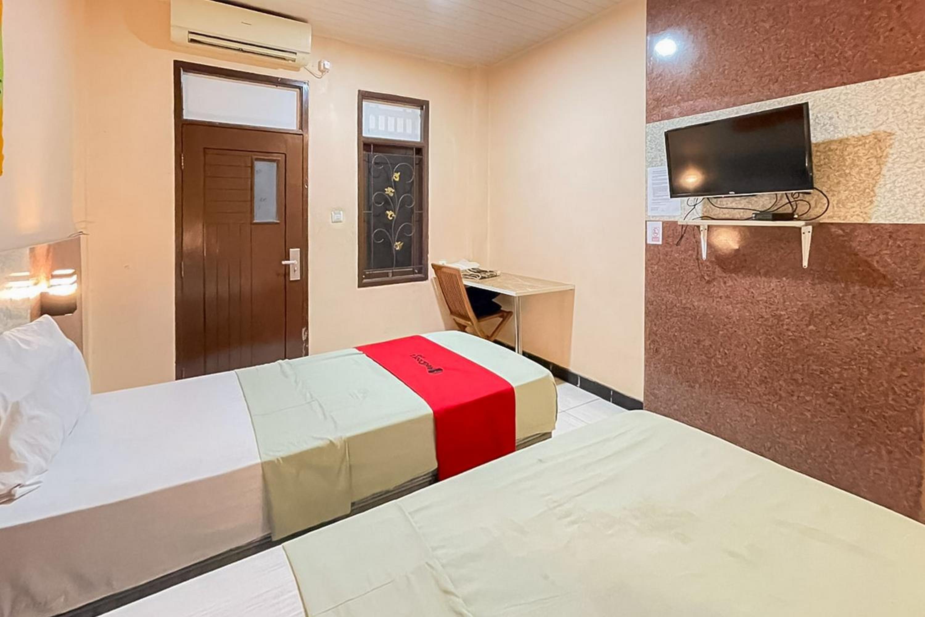 Standard Twin Room - Photo 3