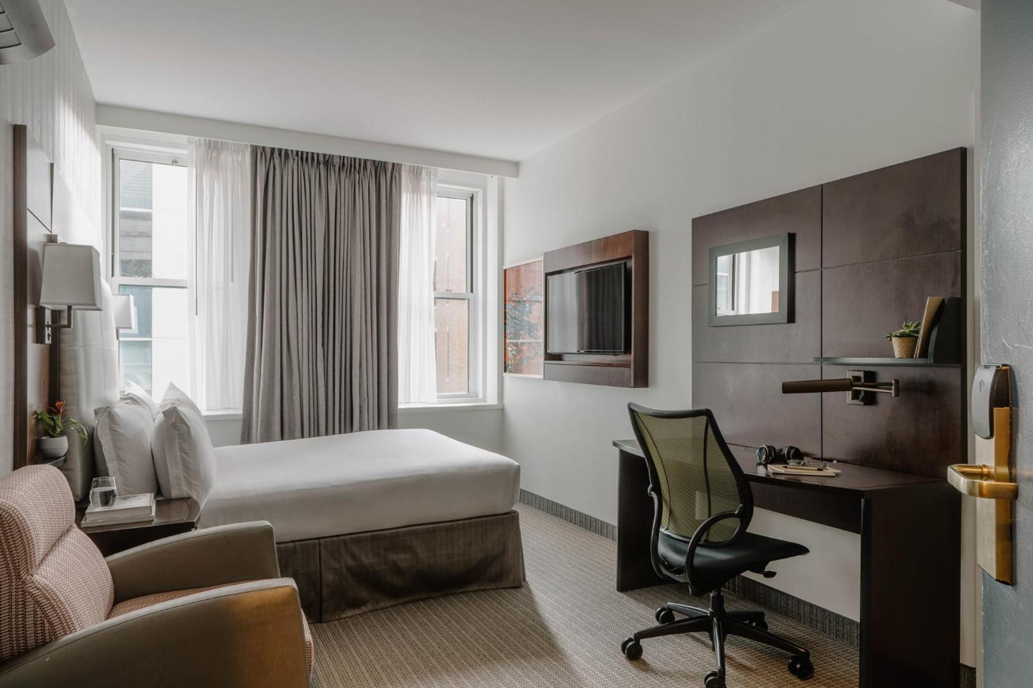 Deluxe Room - Photo 2