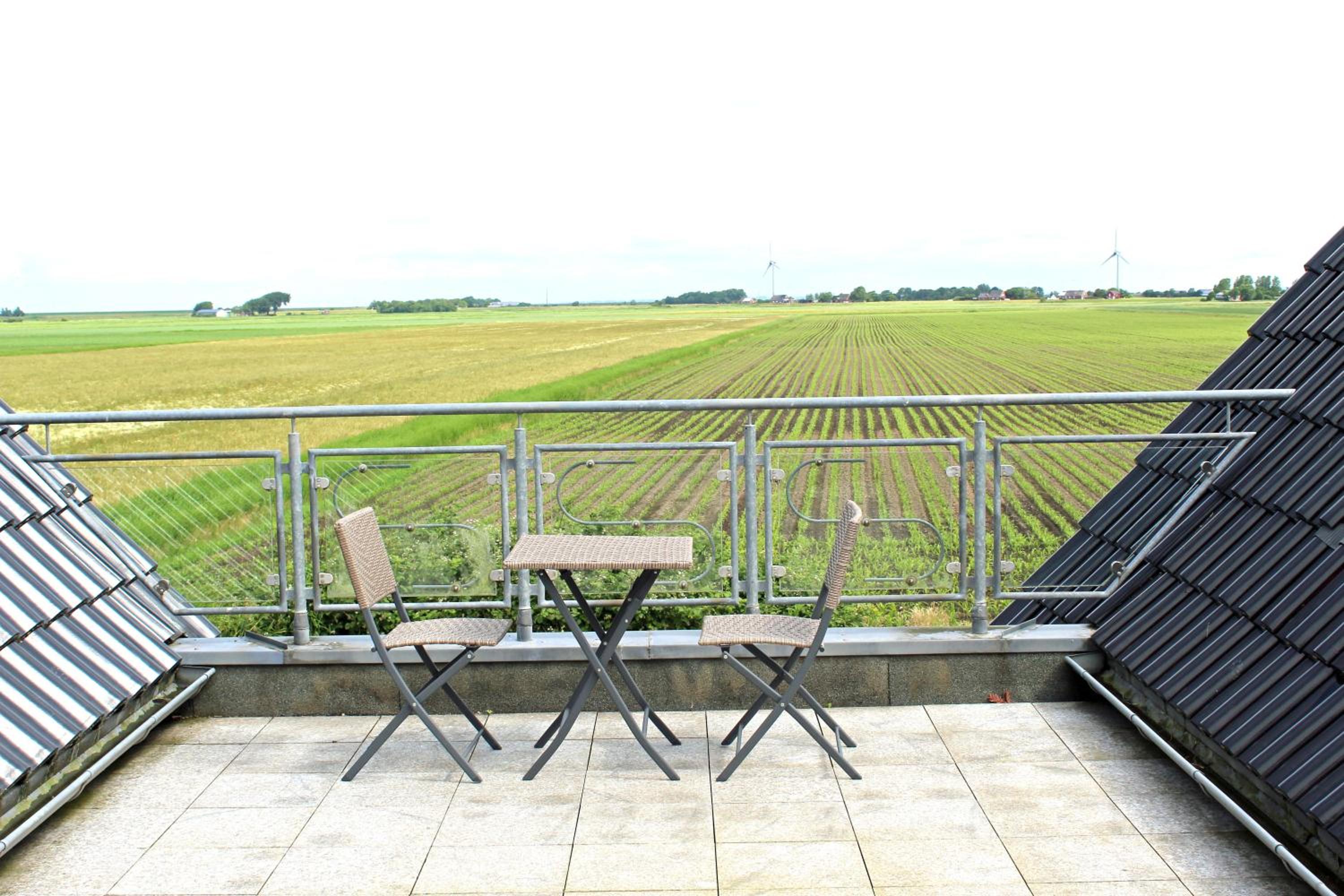 Two-Bedroom Apartment with Balcony and Terrace photo 2
