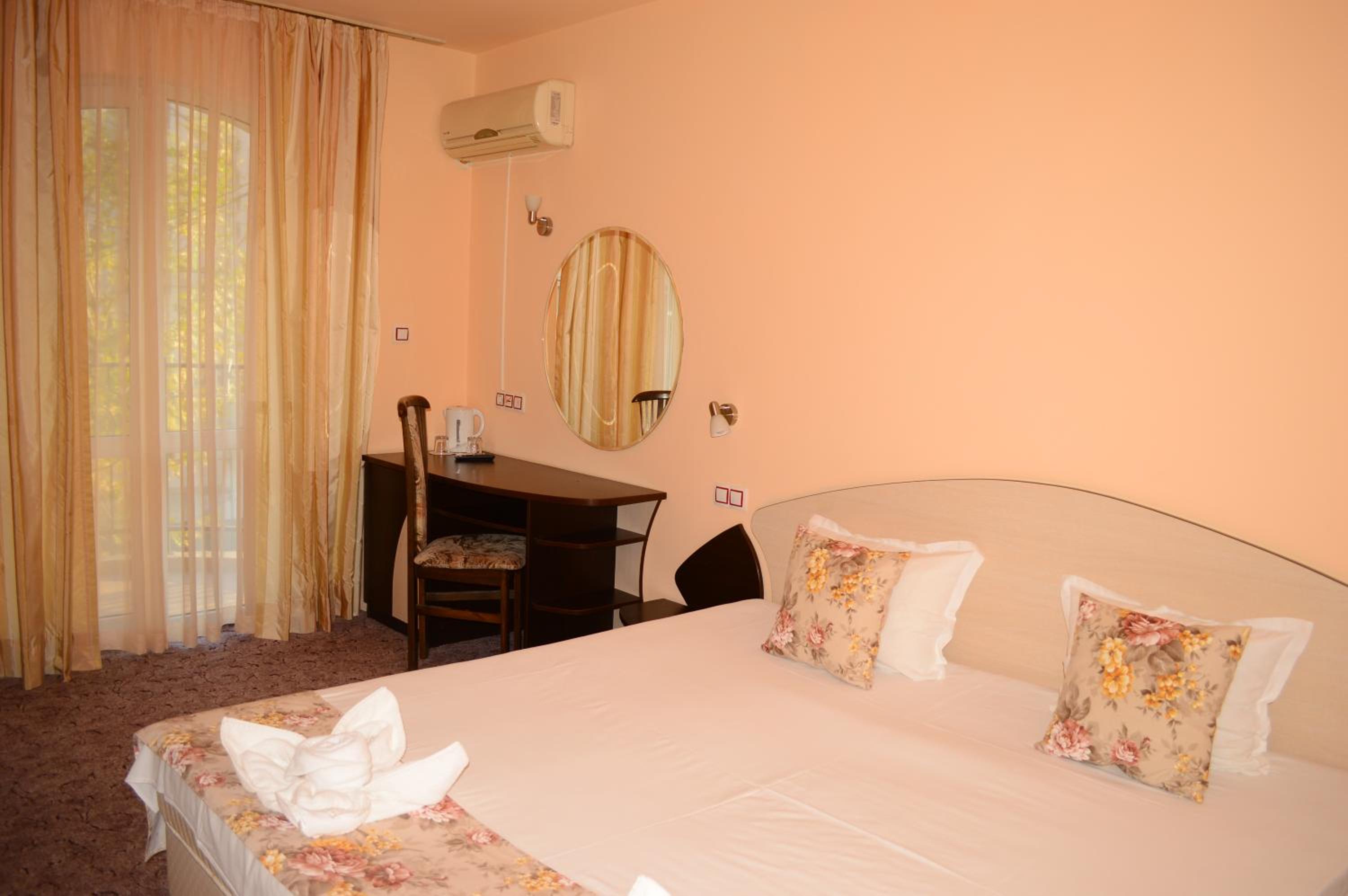 Deluxe Double Room - Photo 1