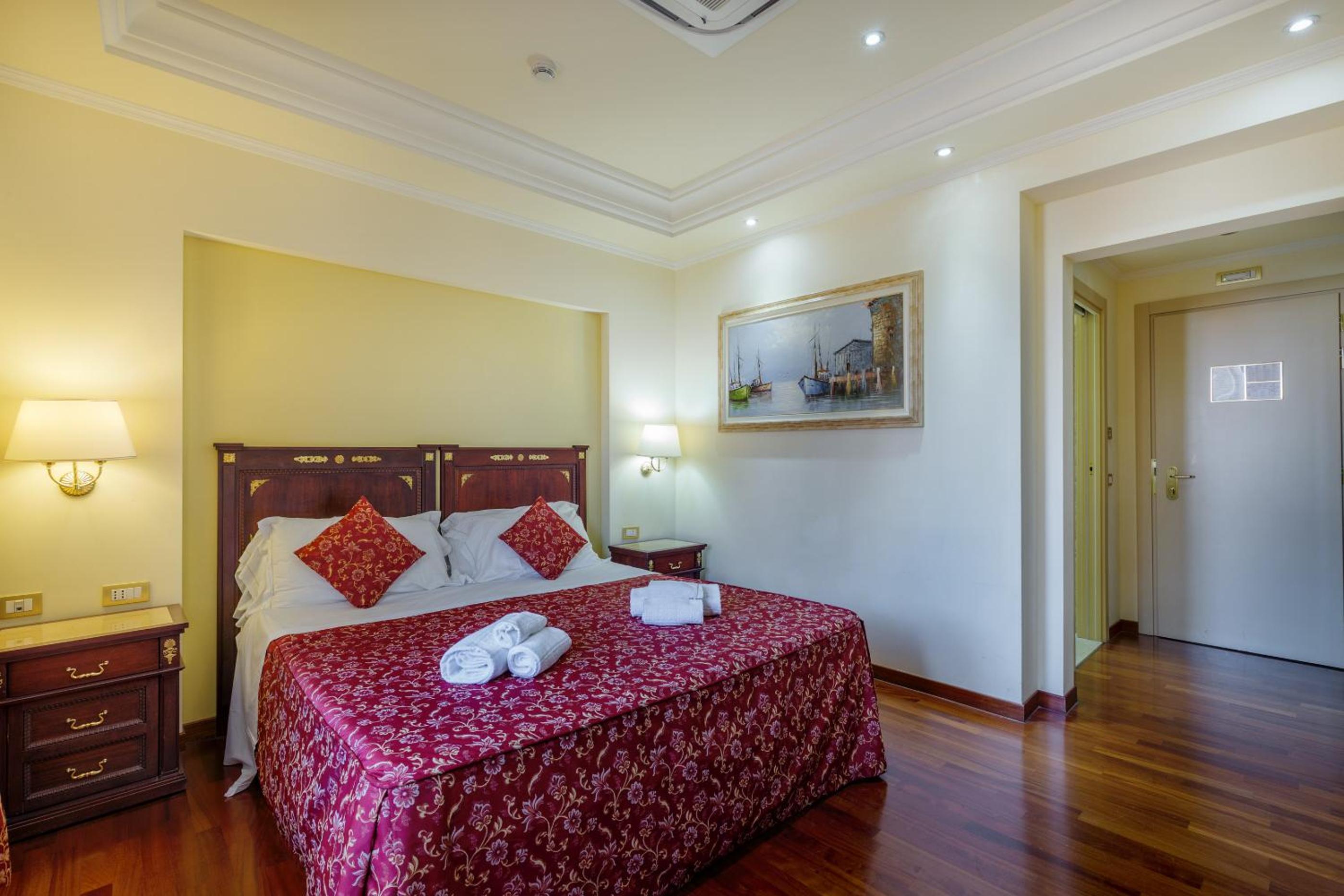 Standard Double Room - Photo 2