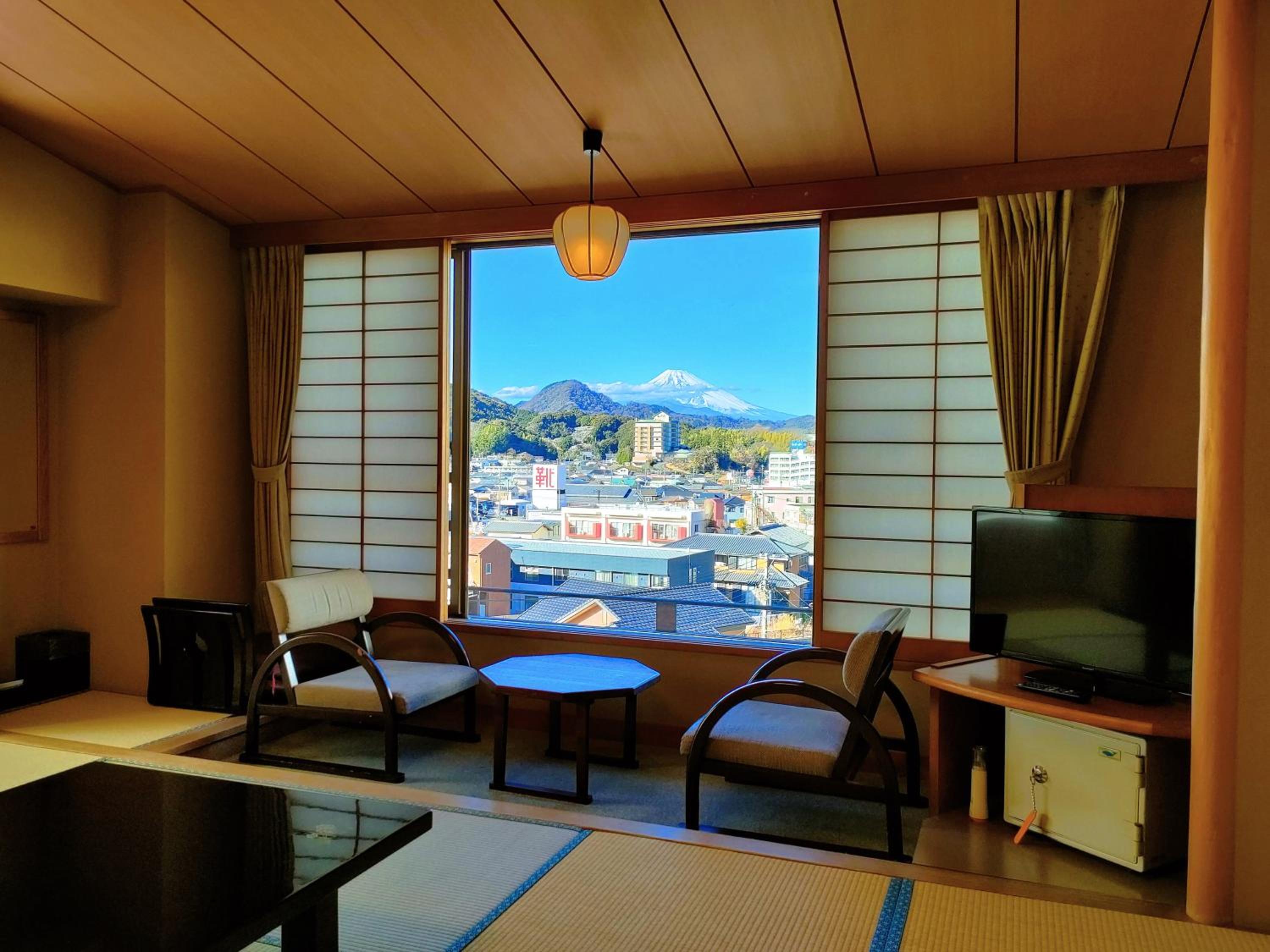 Japanese-Style Twin Room with Private Bathroom photo 3