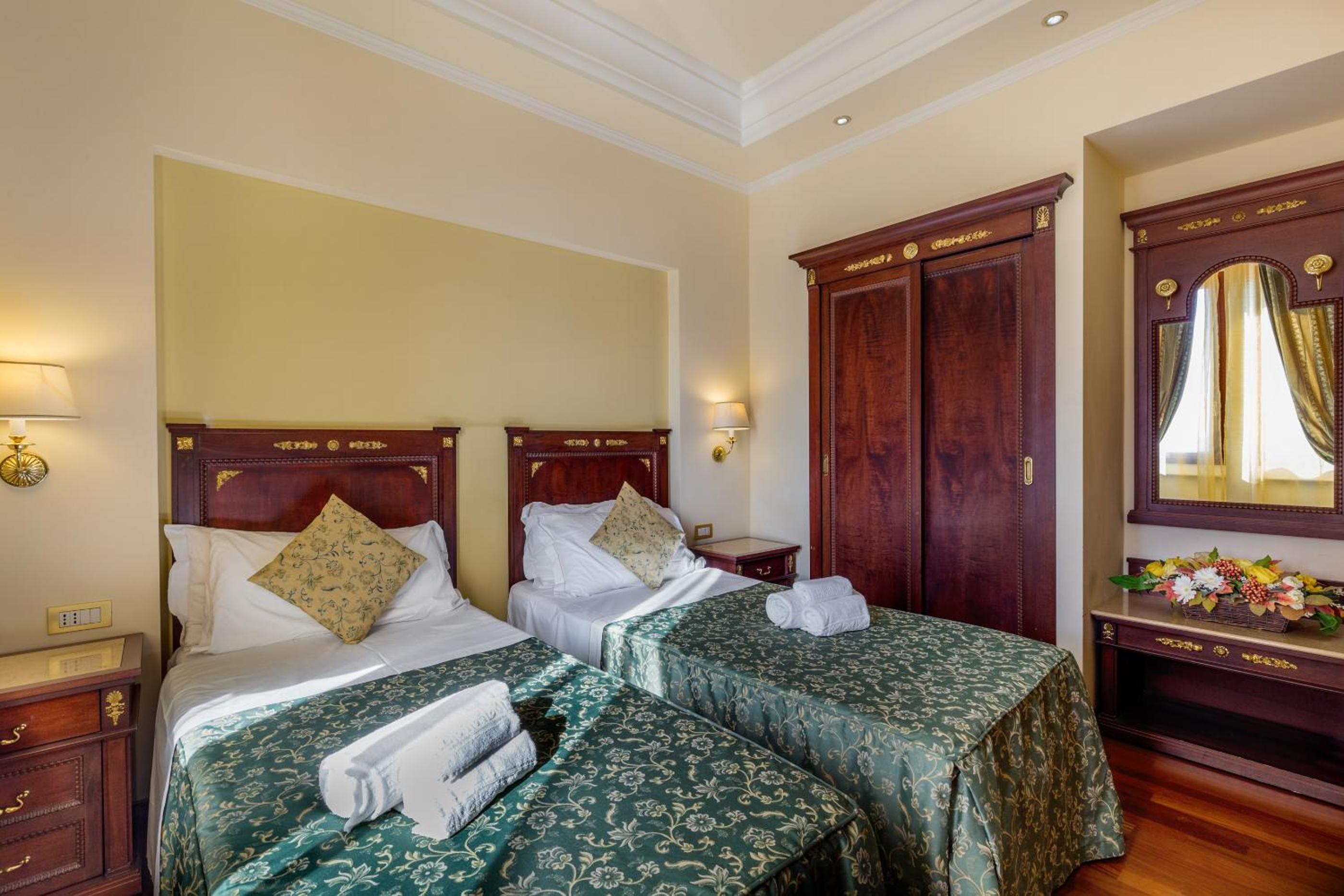 Standard Double Room - Photo 4