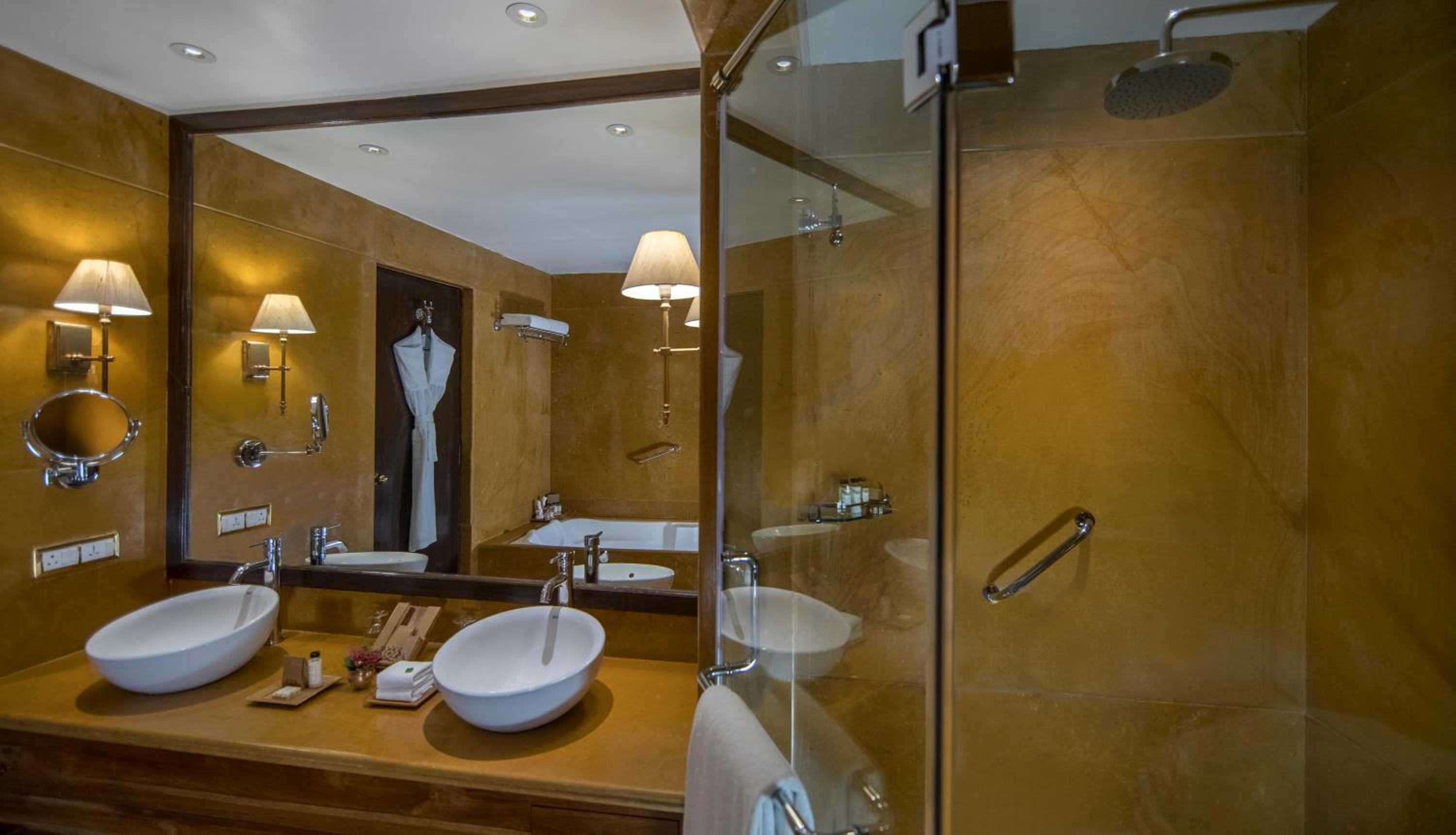 Signature Suite - Photo 5