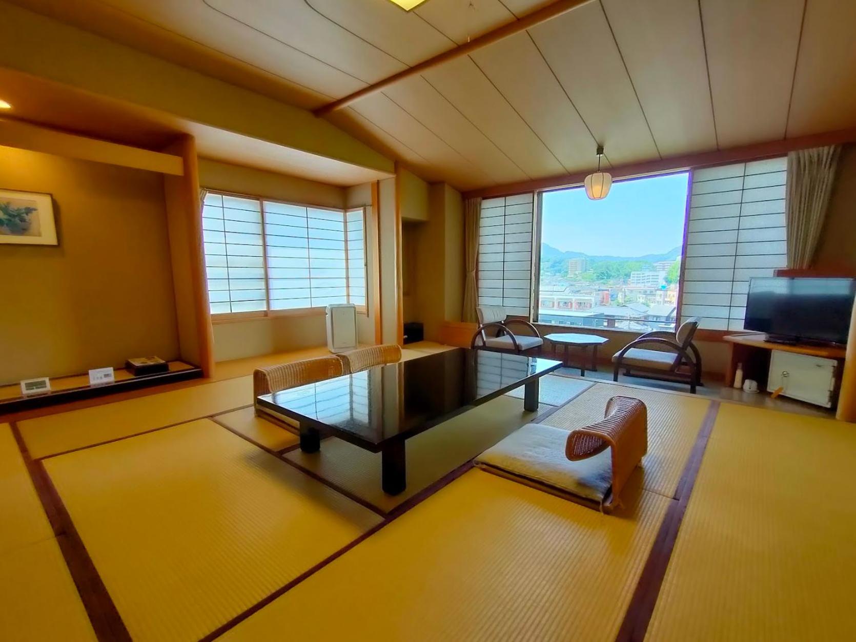 Japanese-Style Twin Room with Private Bathroom photo 1
