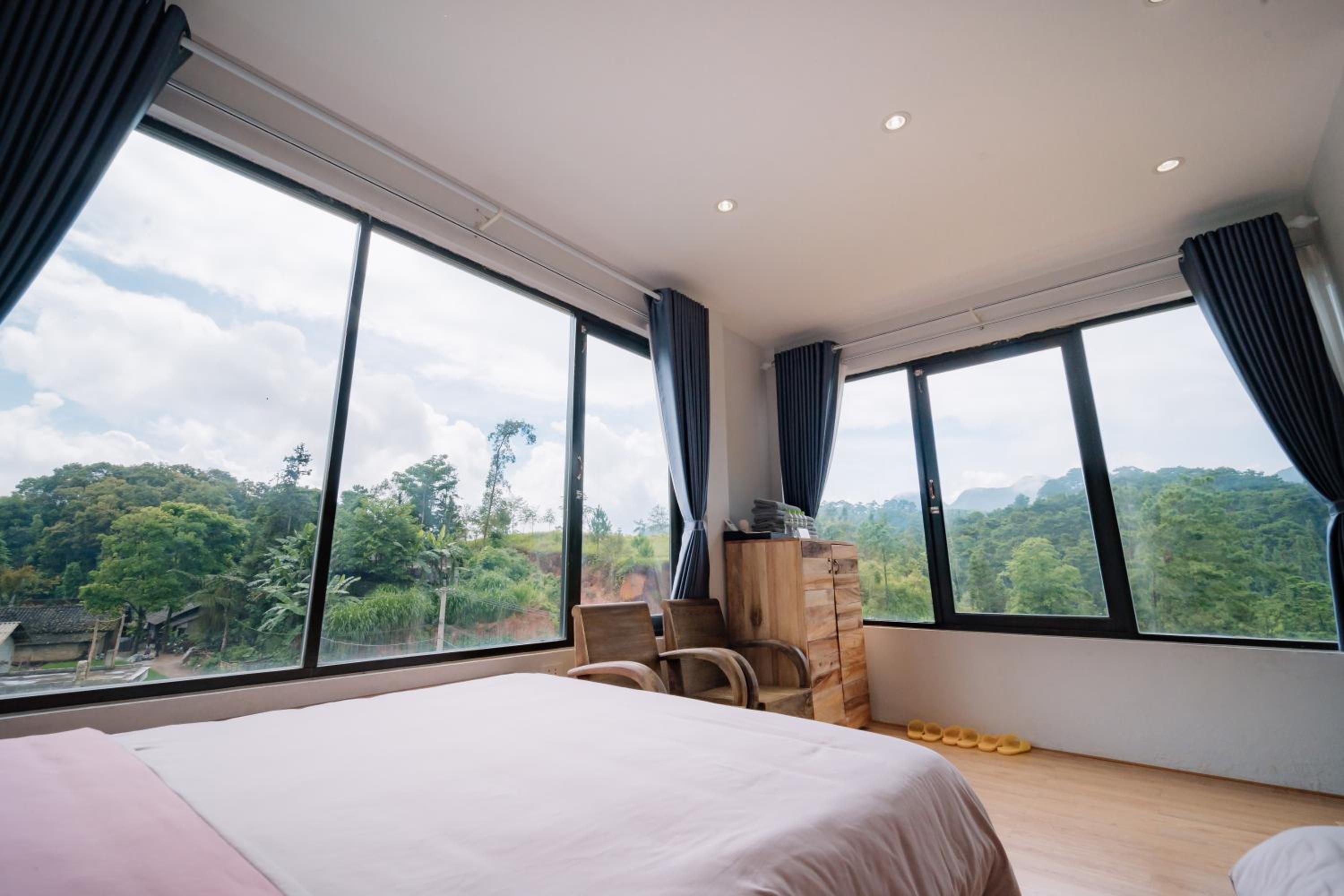 Family Room with Mountain View