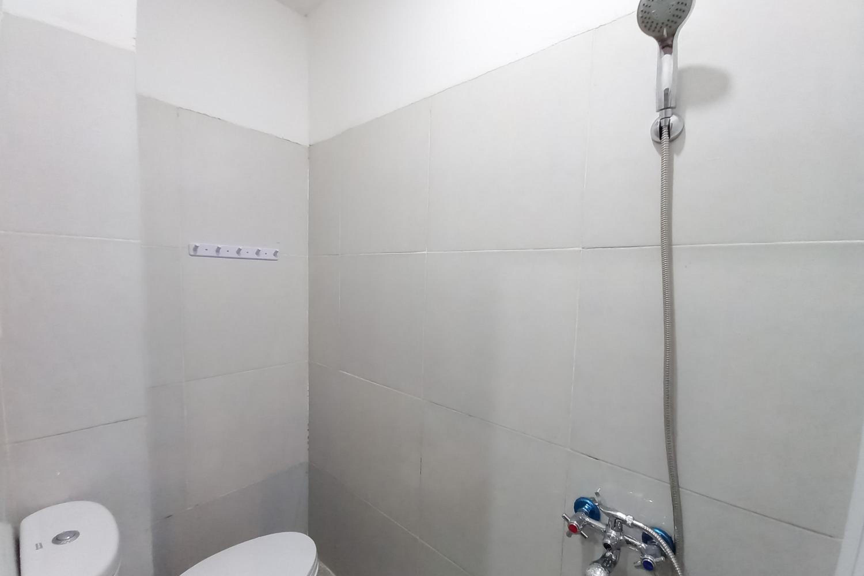 Standard Twin Room - Photo 8