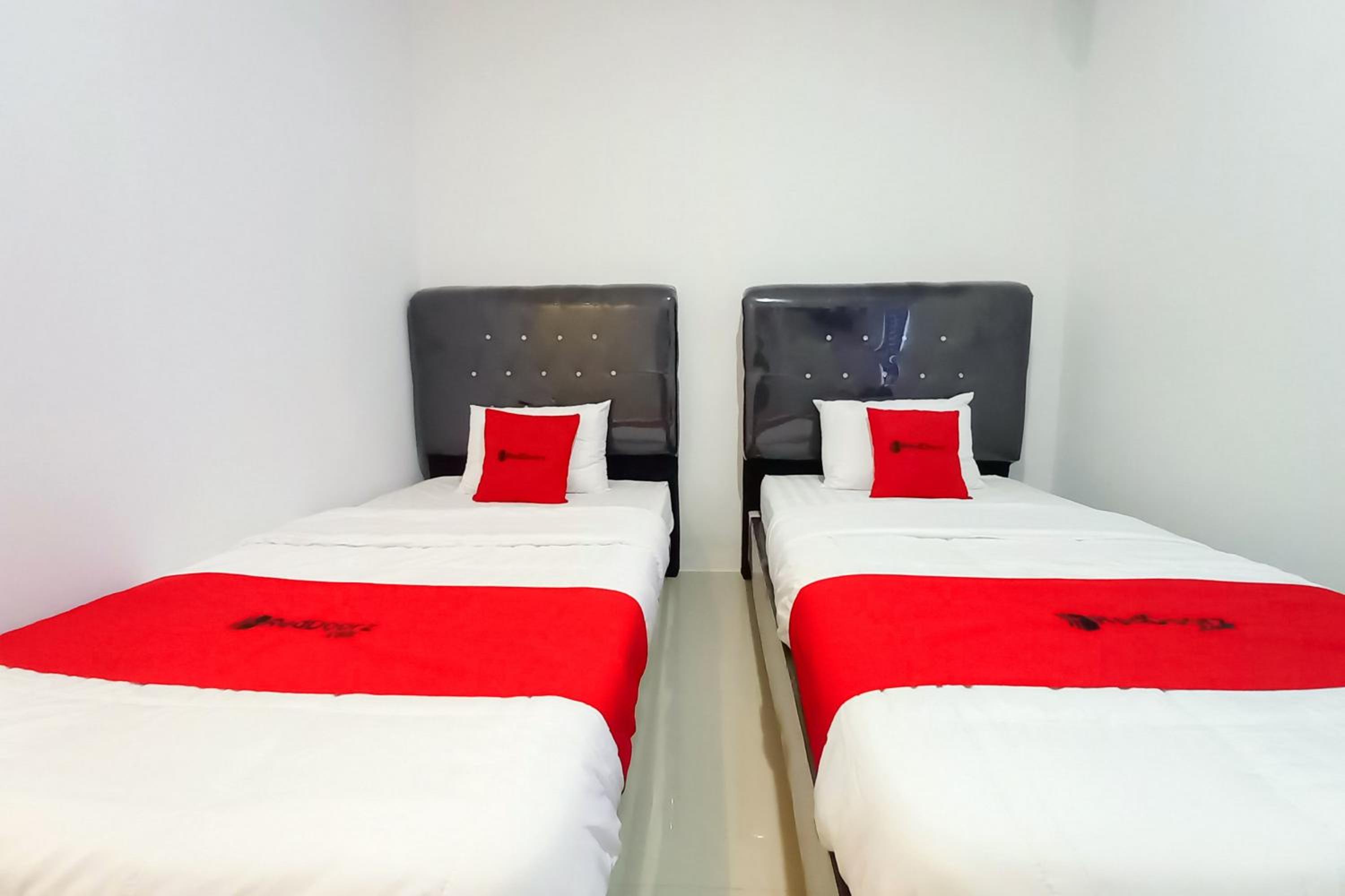 Standard Twin Room - Photo 4