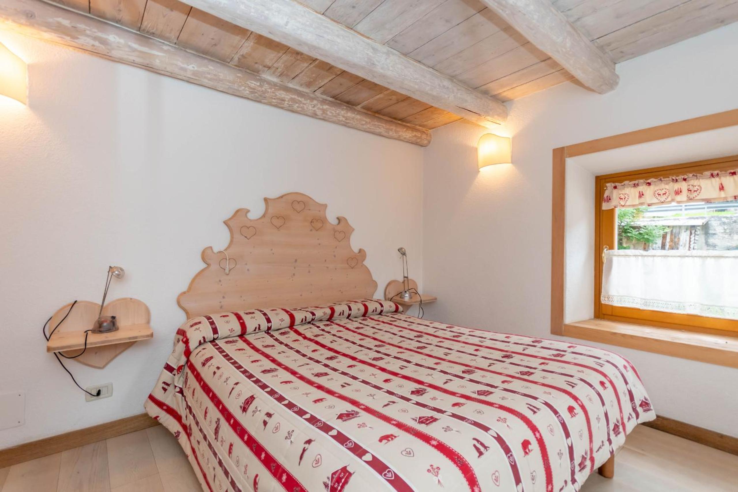 Two-Bedroom Apartment with Balcony photo 2