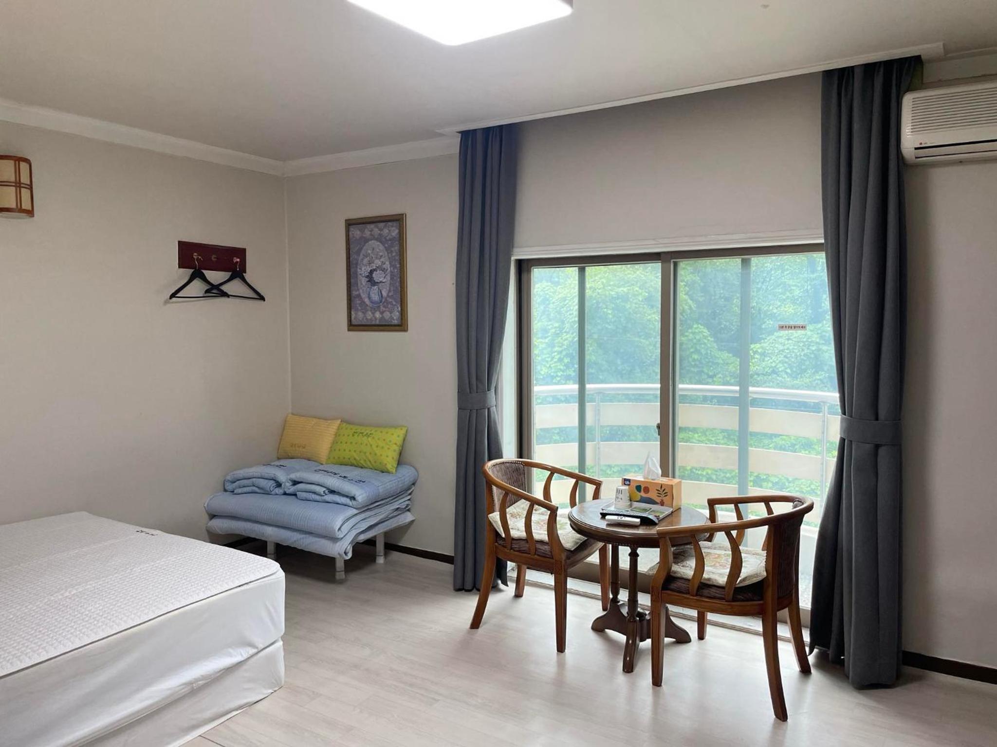 Double Room With Balcony (2 Adults + 1 Child) photo 3