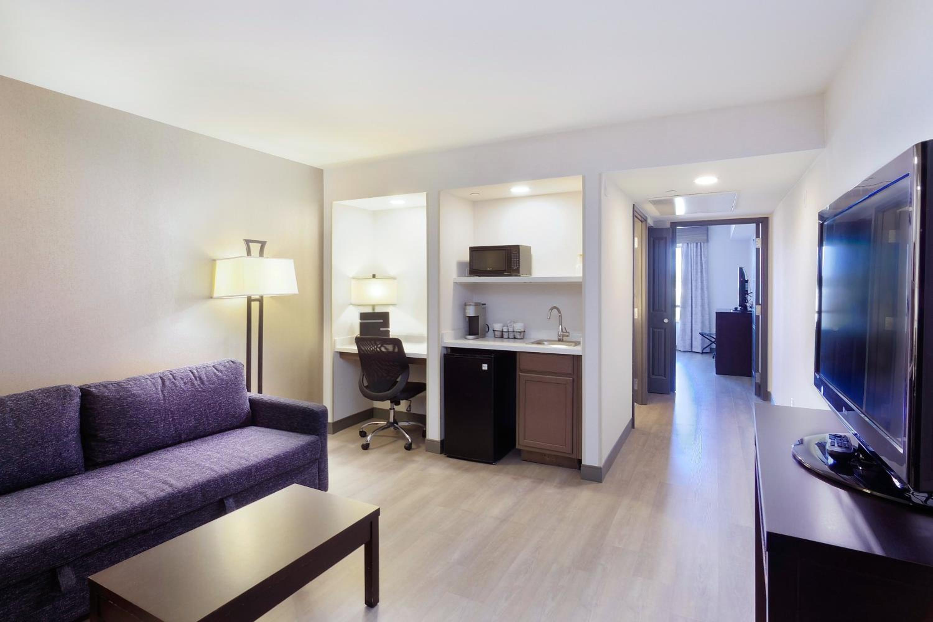 One-Bedroom King Suite - Photo 2