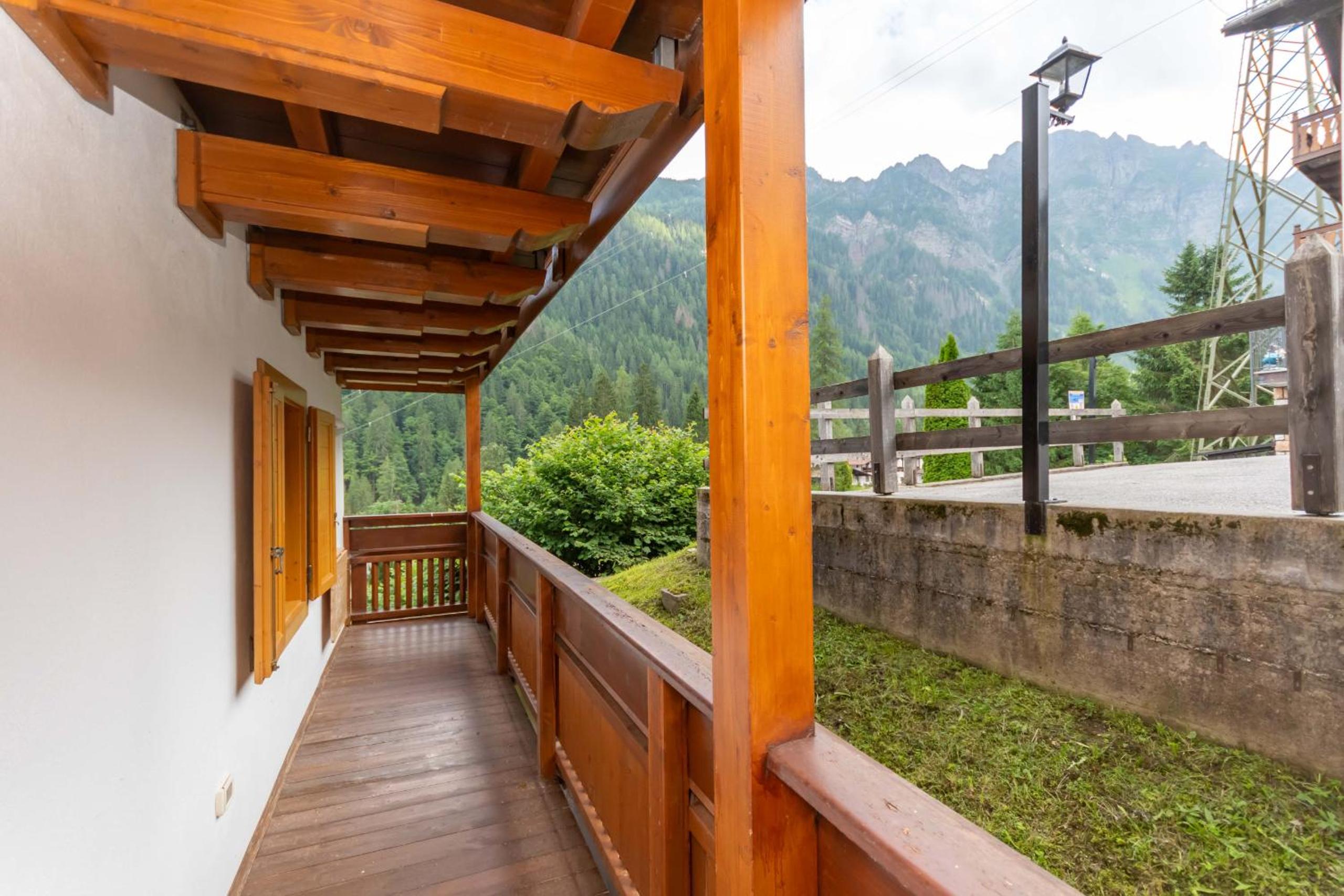 One-Bedroom Apartment with Balcony photo 2