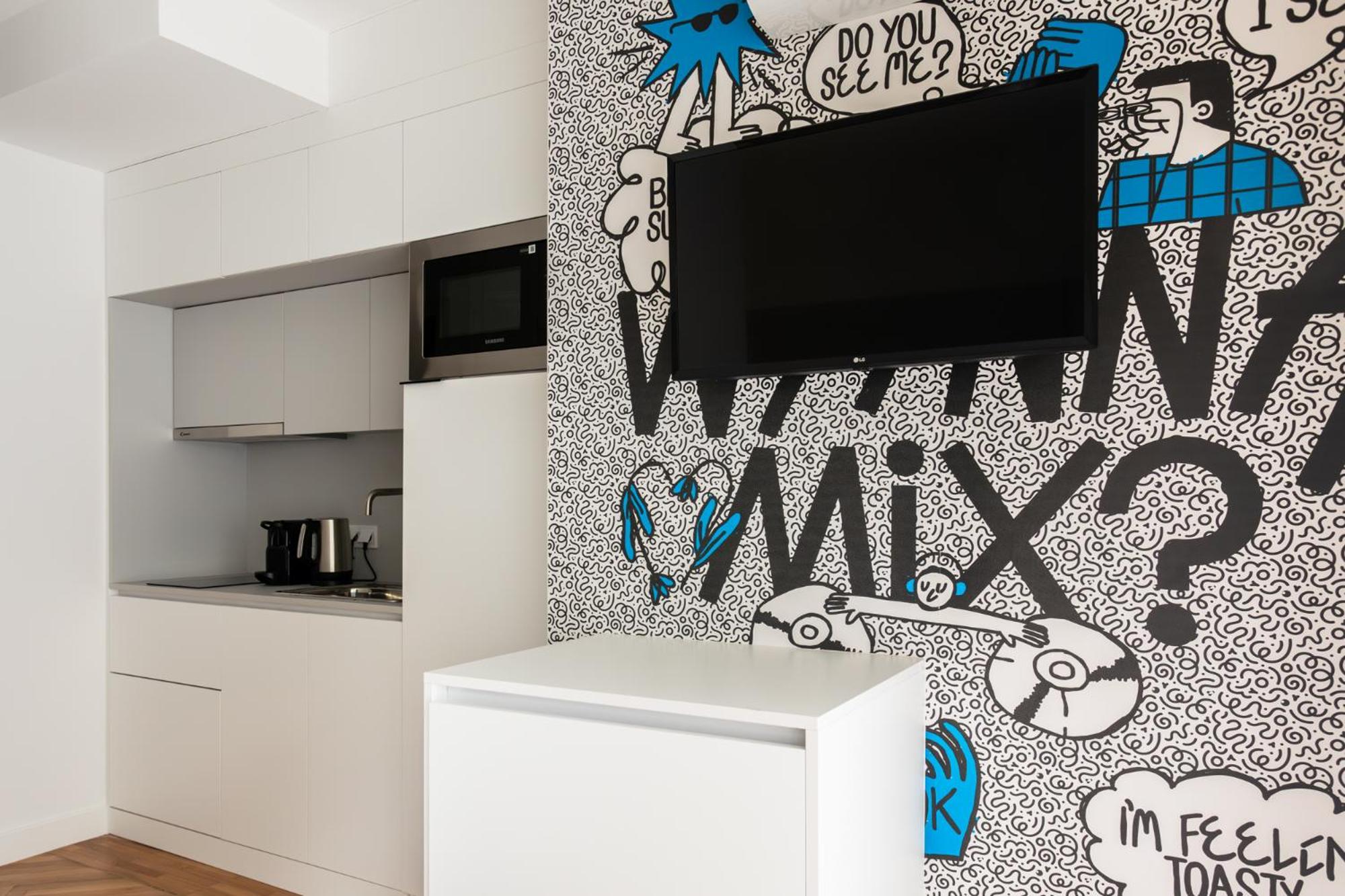Studio Apartment with Balcony photo 2