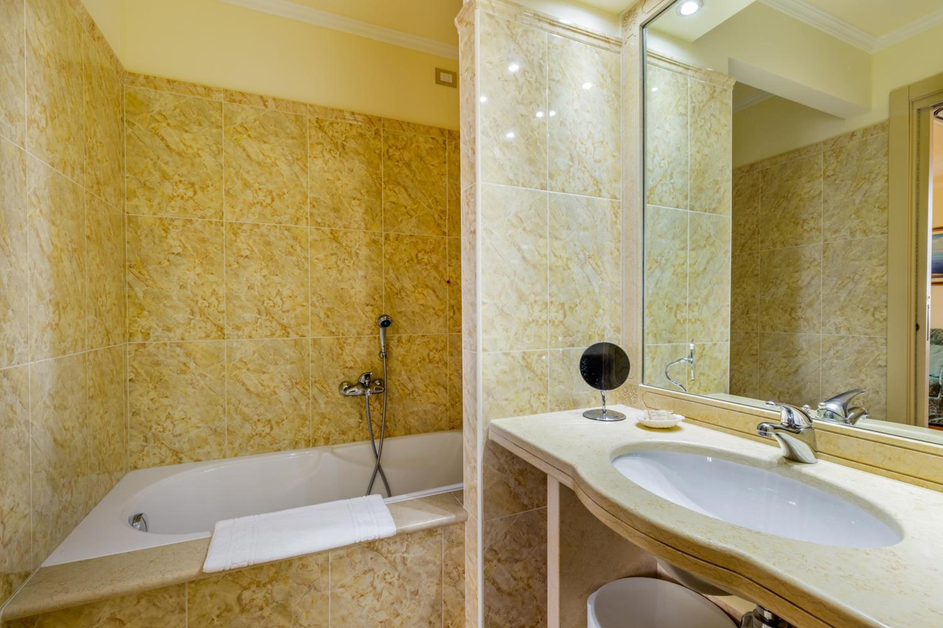 Superior Triple Room - Photo 3