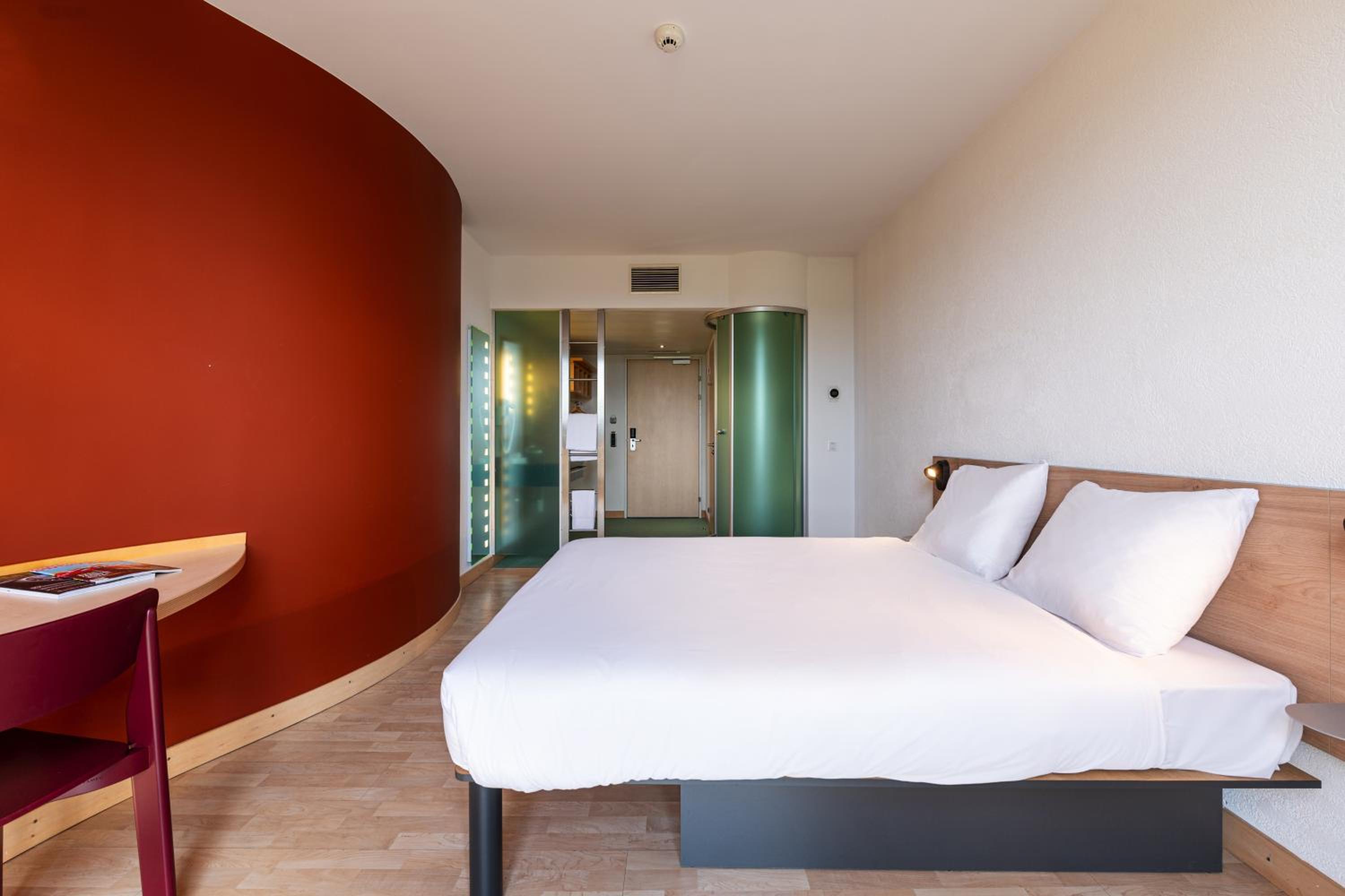 Standard Double Room - Photo 3