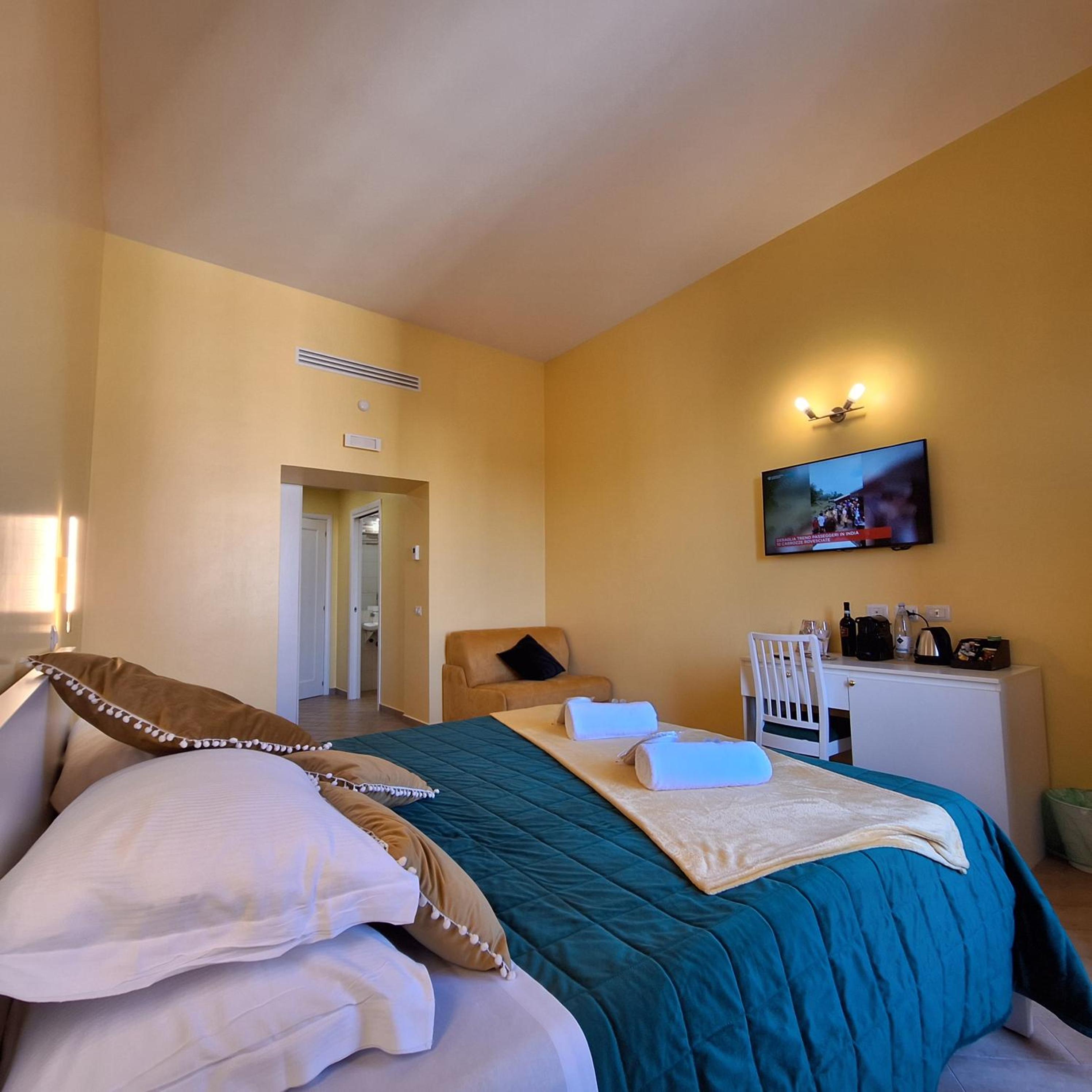 Superior Triple Room photo 3