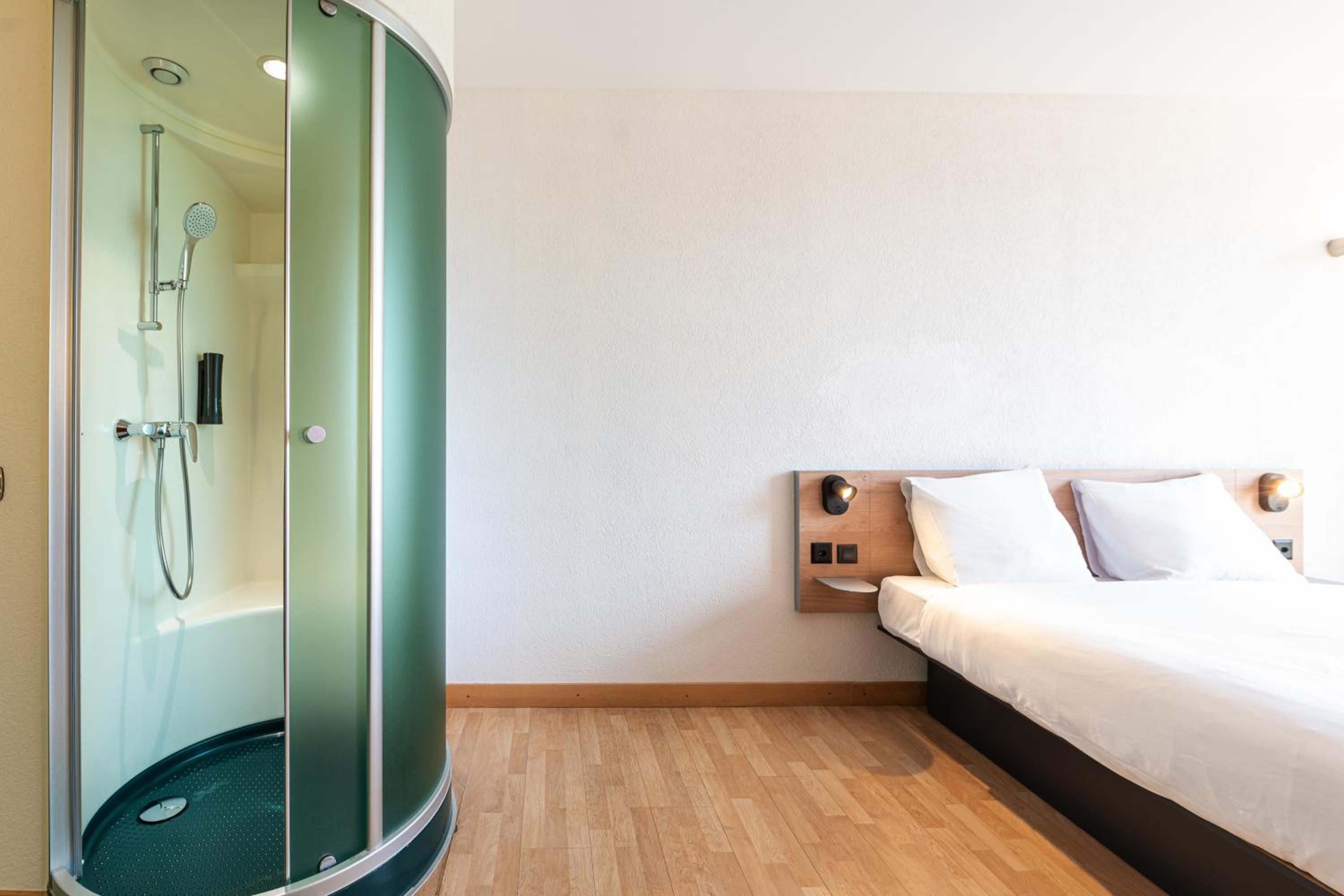 Standard Double Room - Photo 6