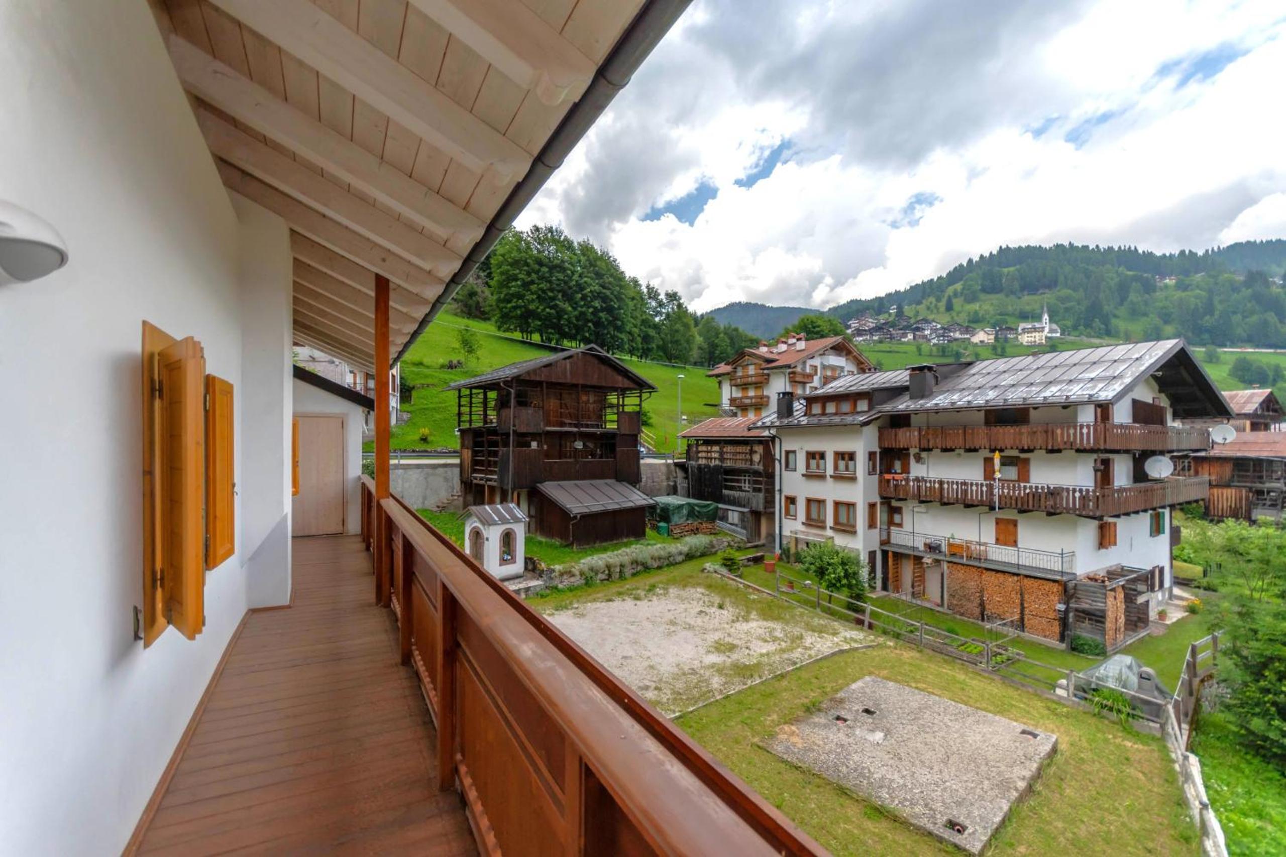 Apartment with Mountain View photo 2