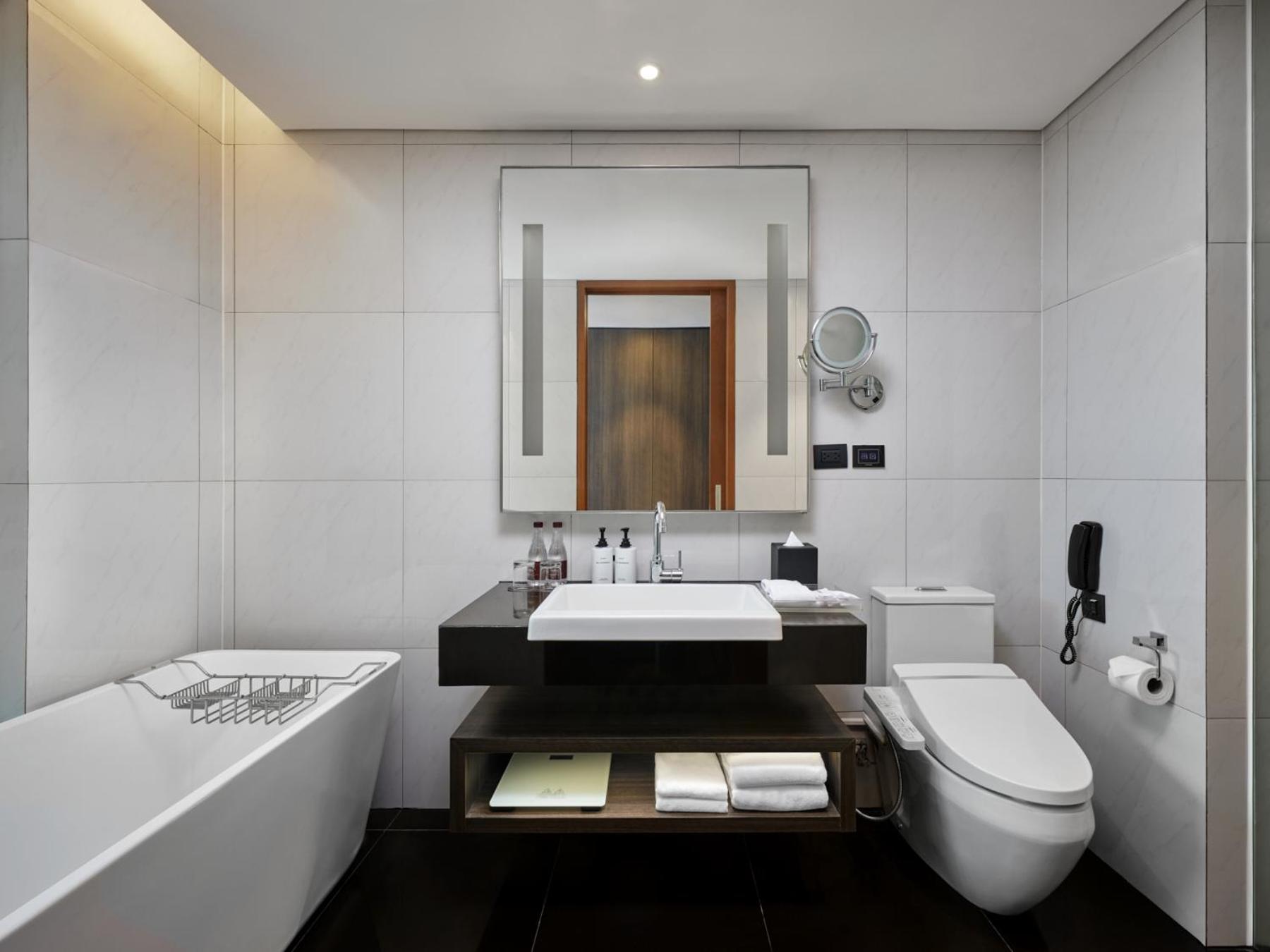 Club Double or Twin Room with Lounge Access photo 2