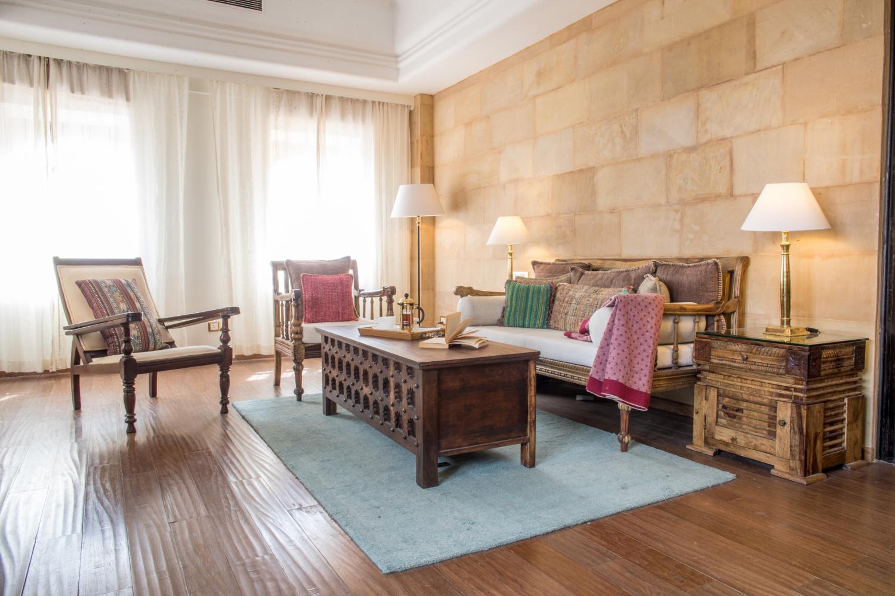 Signature Suite - Photo 3
