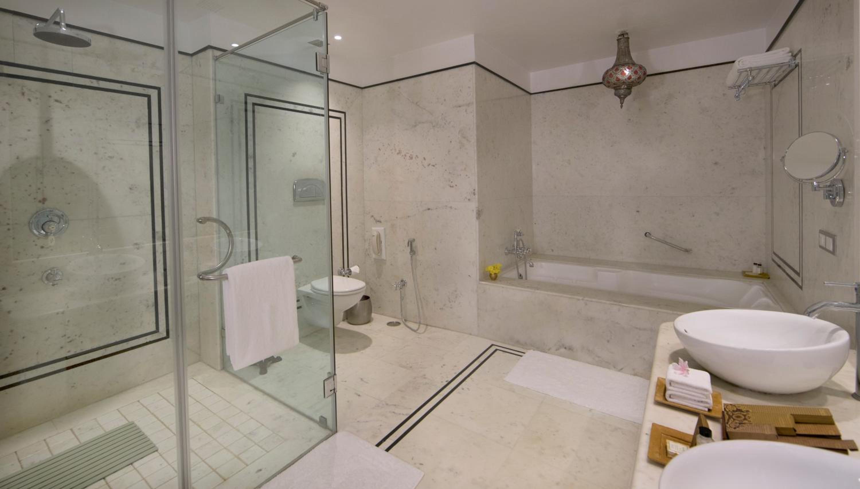 Signature Suite - Photo 4