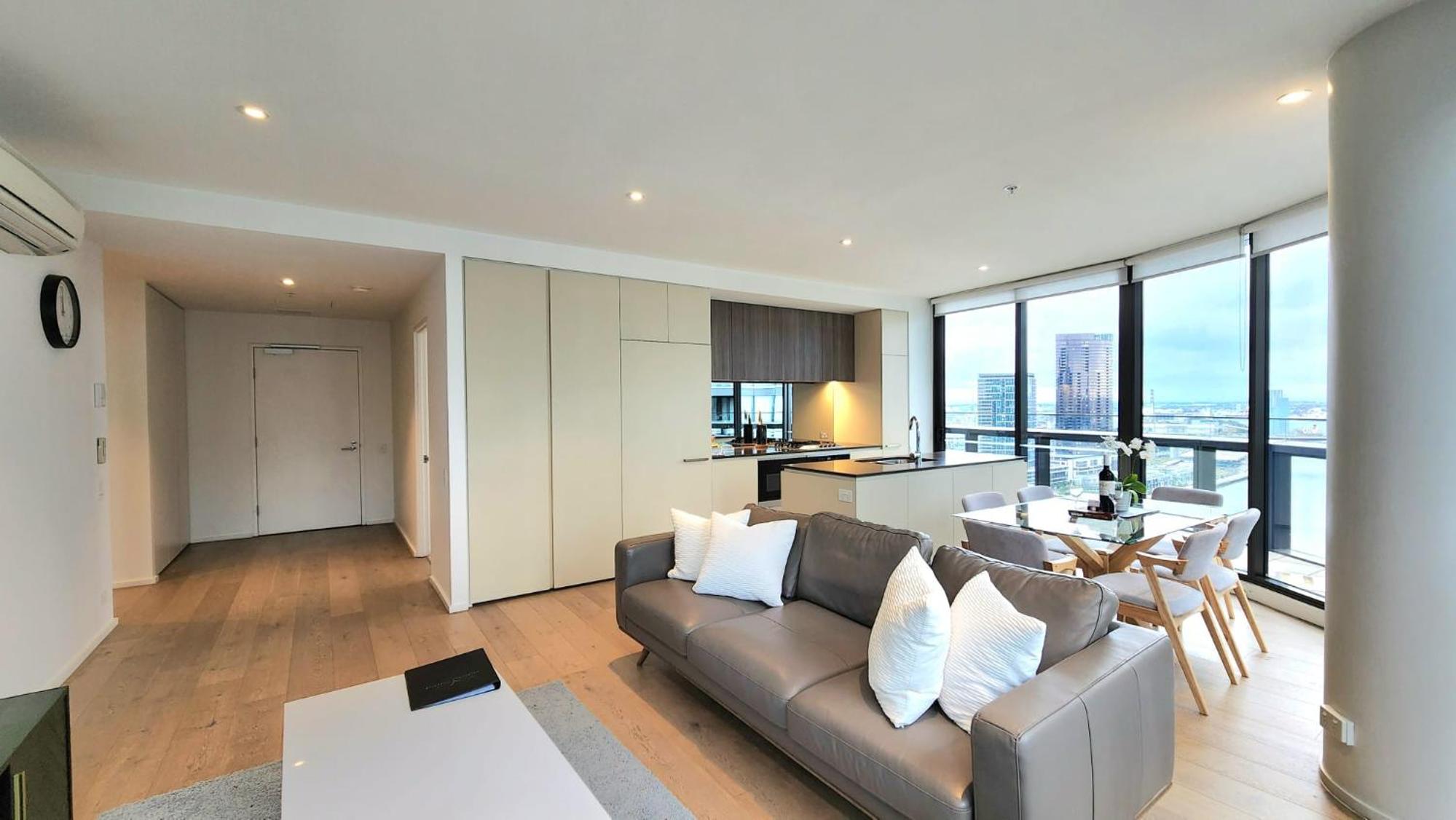 Premium 3 Bedroom Apartment With Water Views - Photo 8
