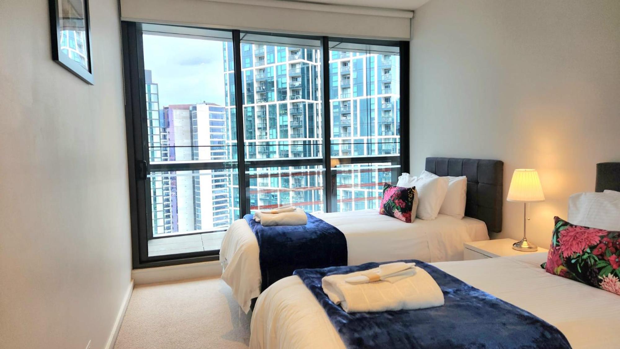 Premium 3 Bedroom Apartment With Water Views - Photo 6