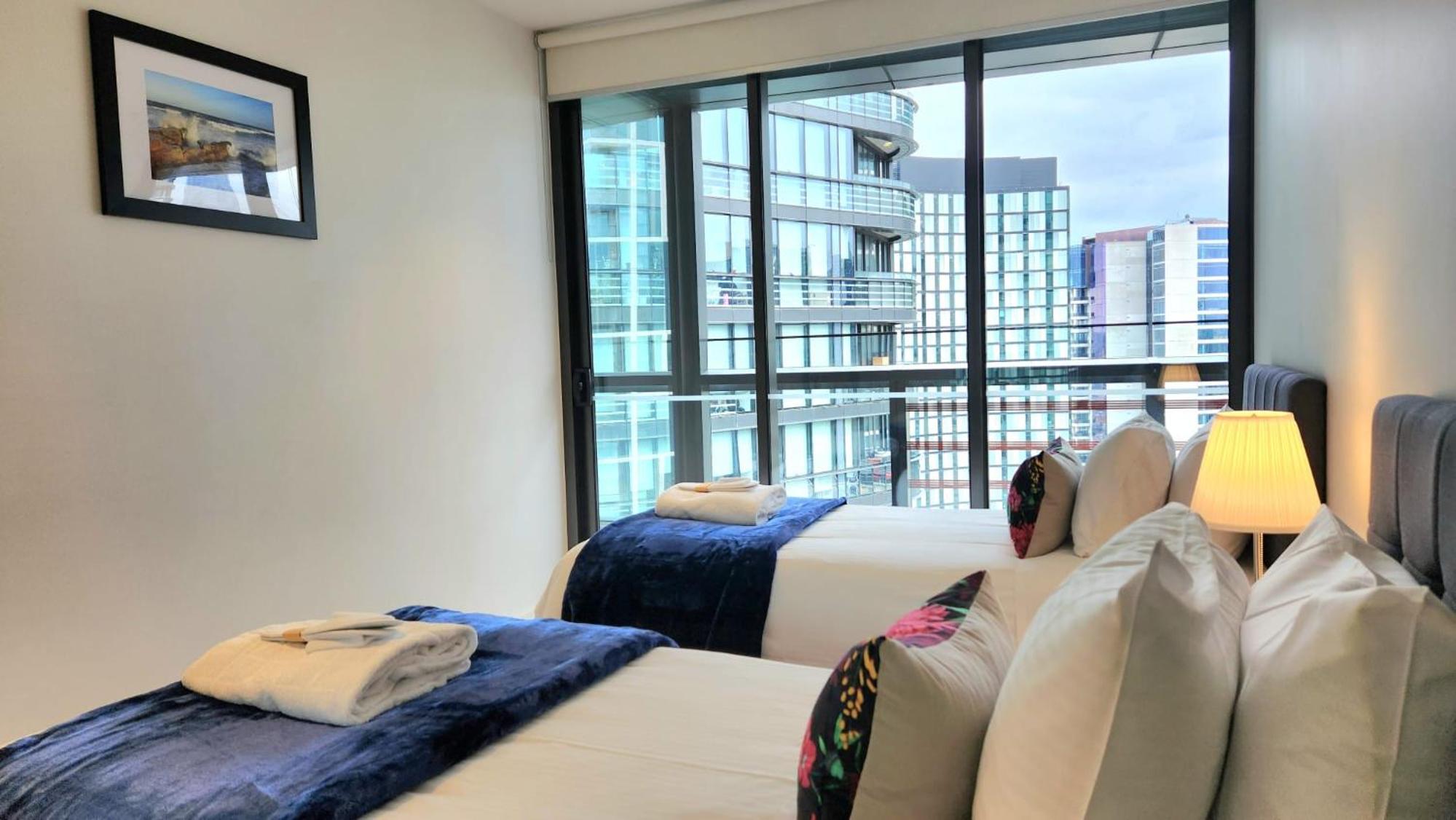 Premium 3 Bedroom Apartment With Water Views - Photo 7