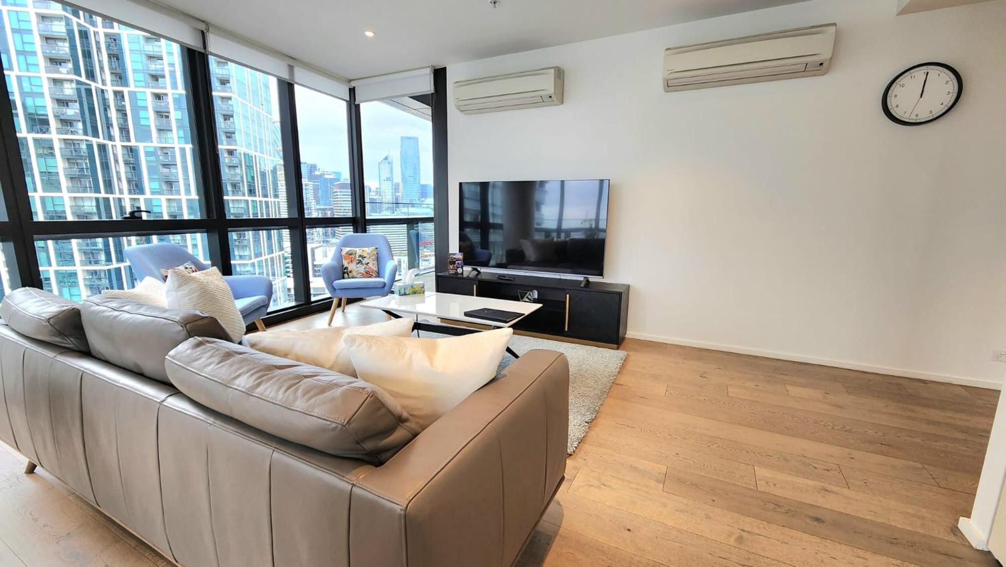 Premium 3 Bedroom Apartment With Water Views - Photo 11