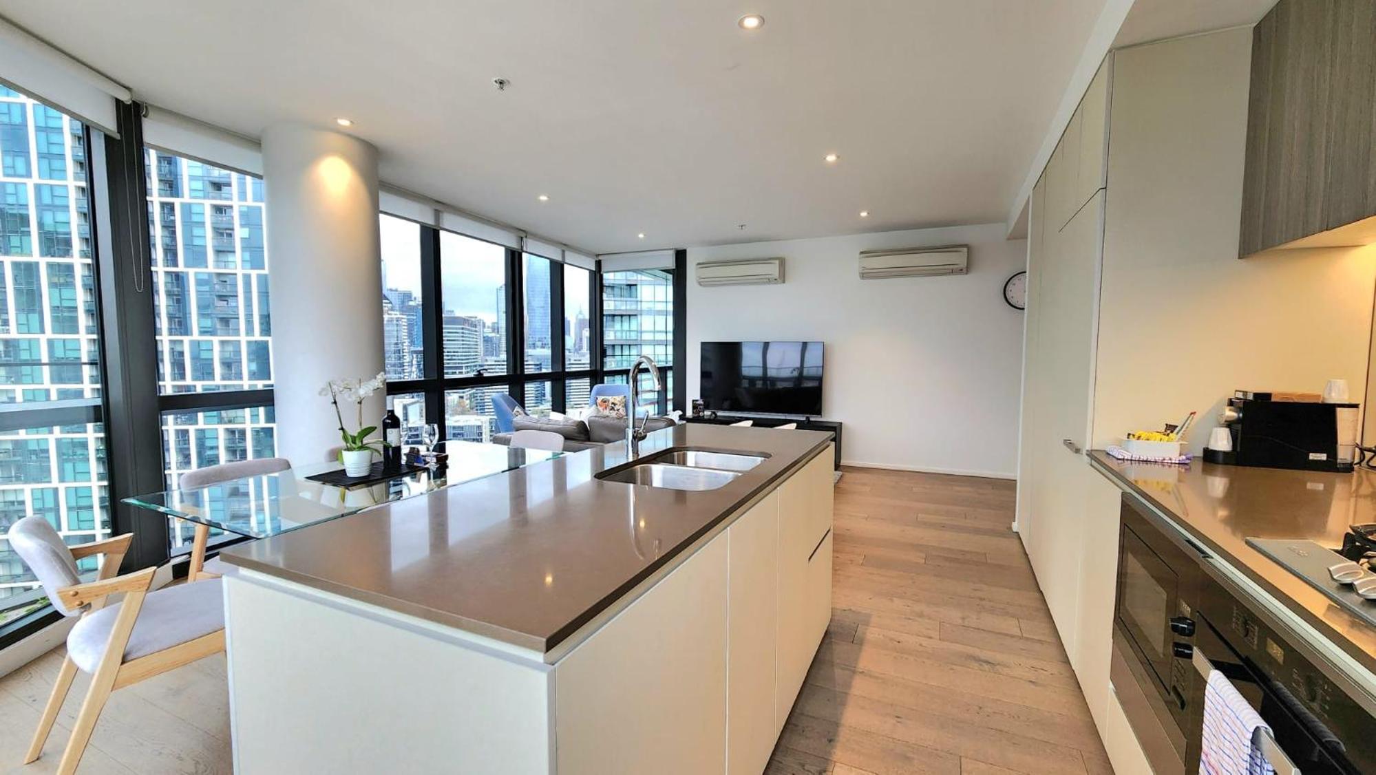 Premium 3 Bedroom Apartment With Water Views - Photo 13