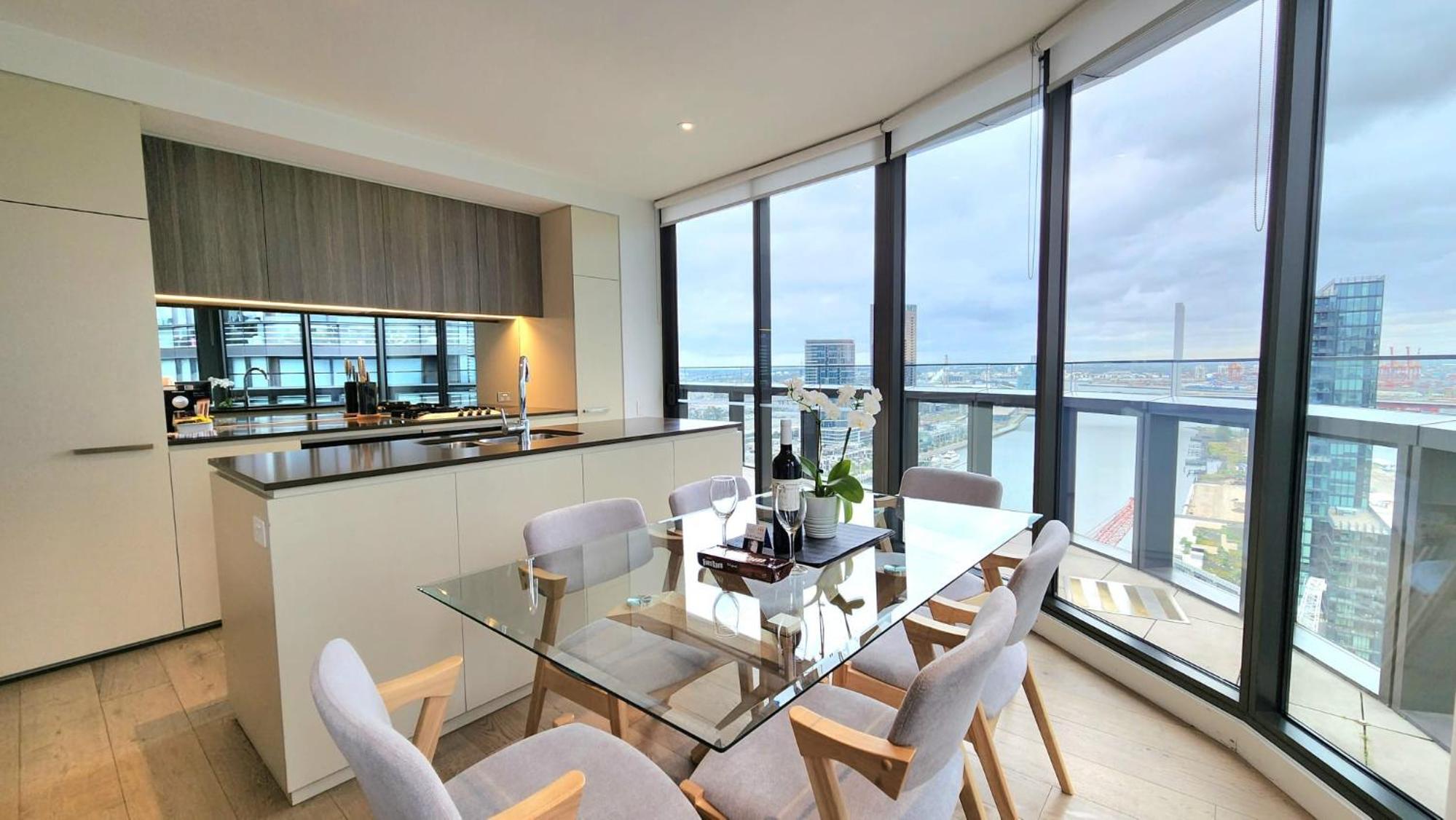 Premium 3 Bedroom Apartment With Water Views - Photo 3