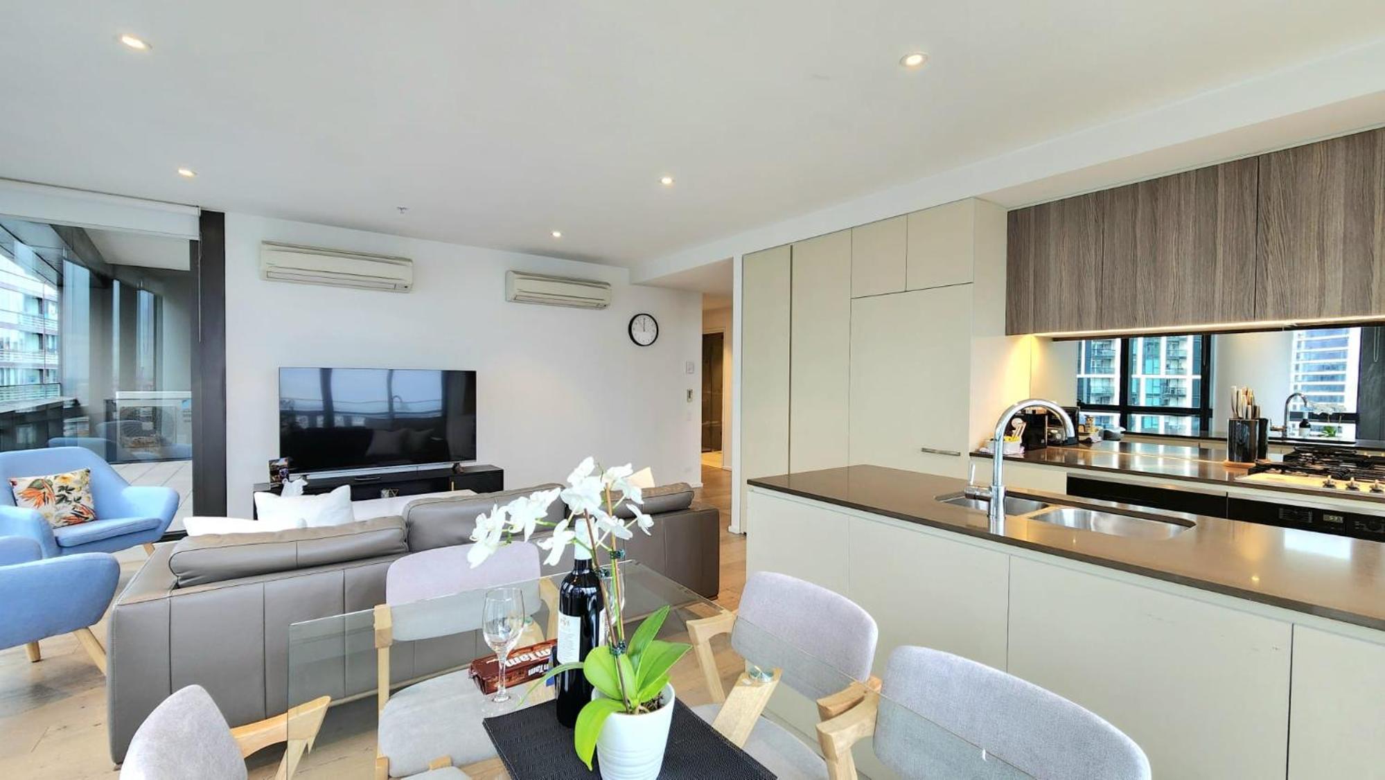 Premium 3 Bedroom Apartment With Water Views - Photo 14