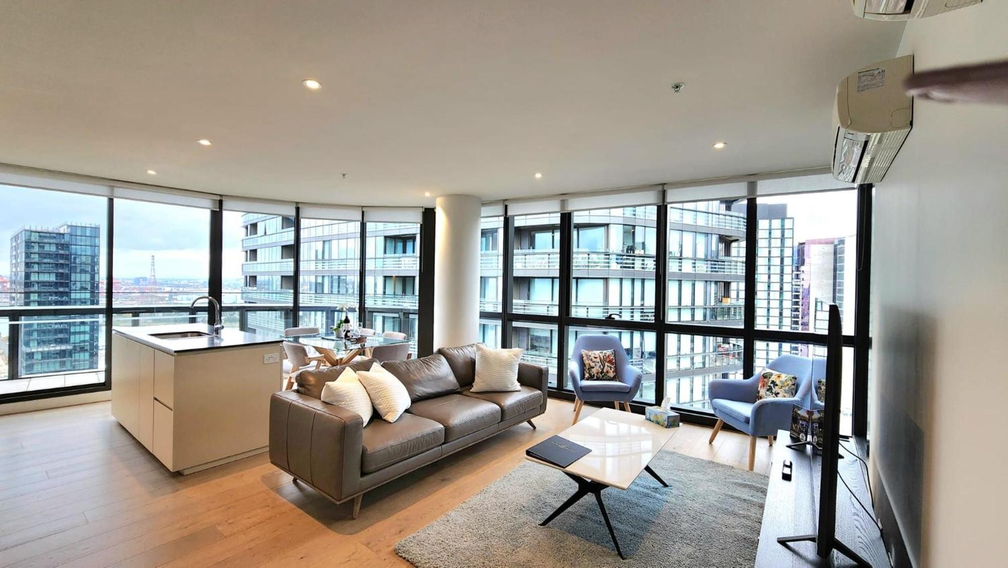 Premium 3 Bedroom Apartment With Water Views - Photo 4