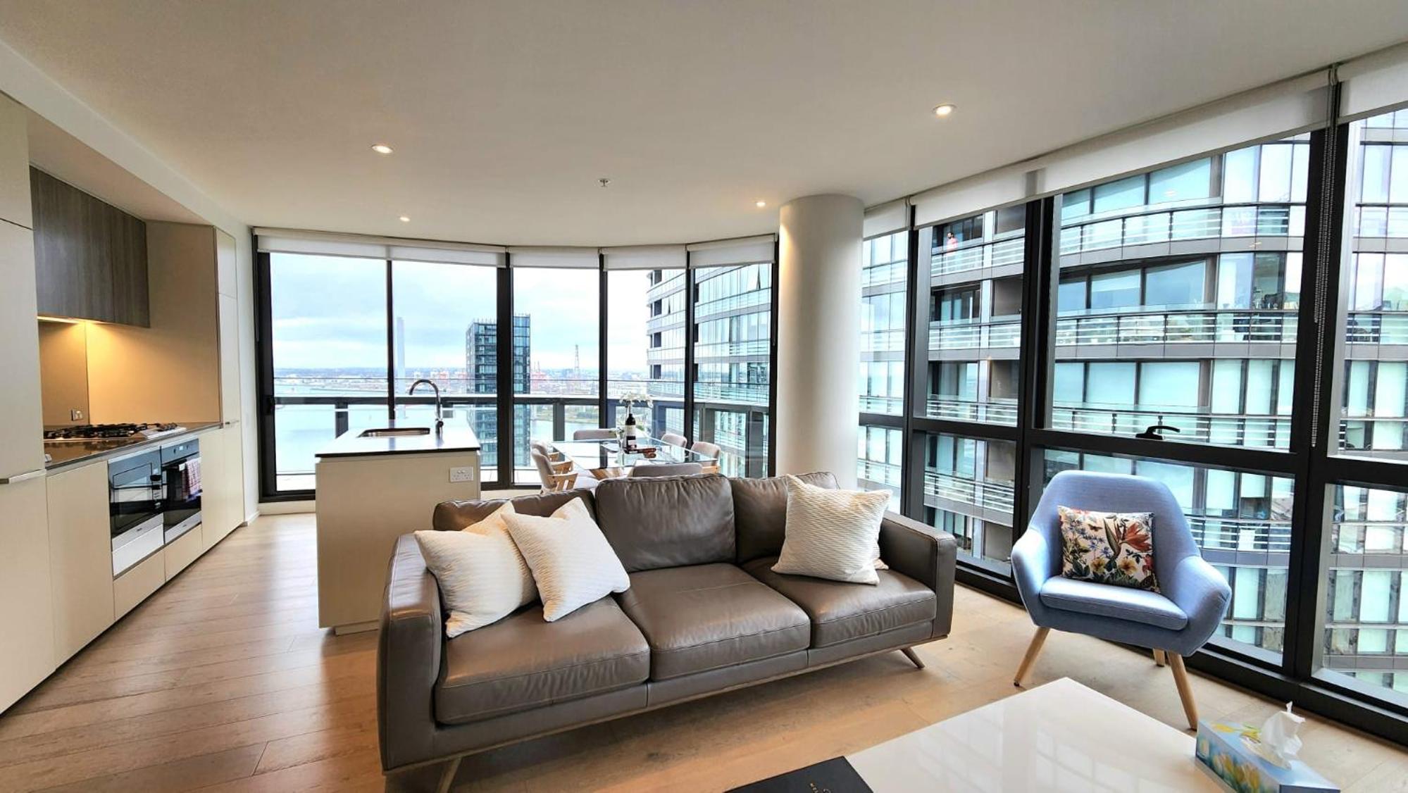 Premium 3 Bedroom Apartment With Water Views - Photo 16