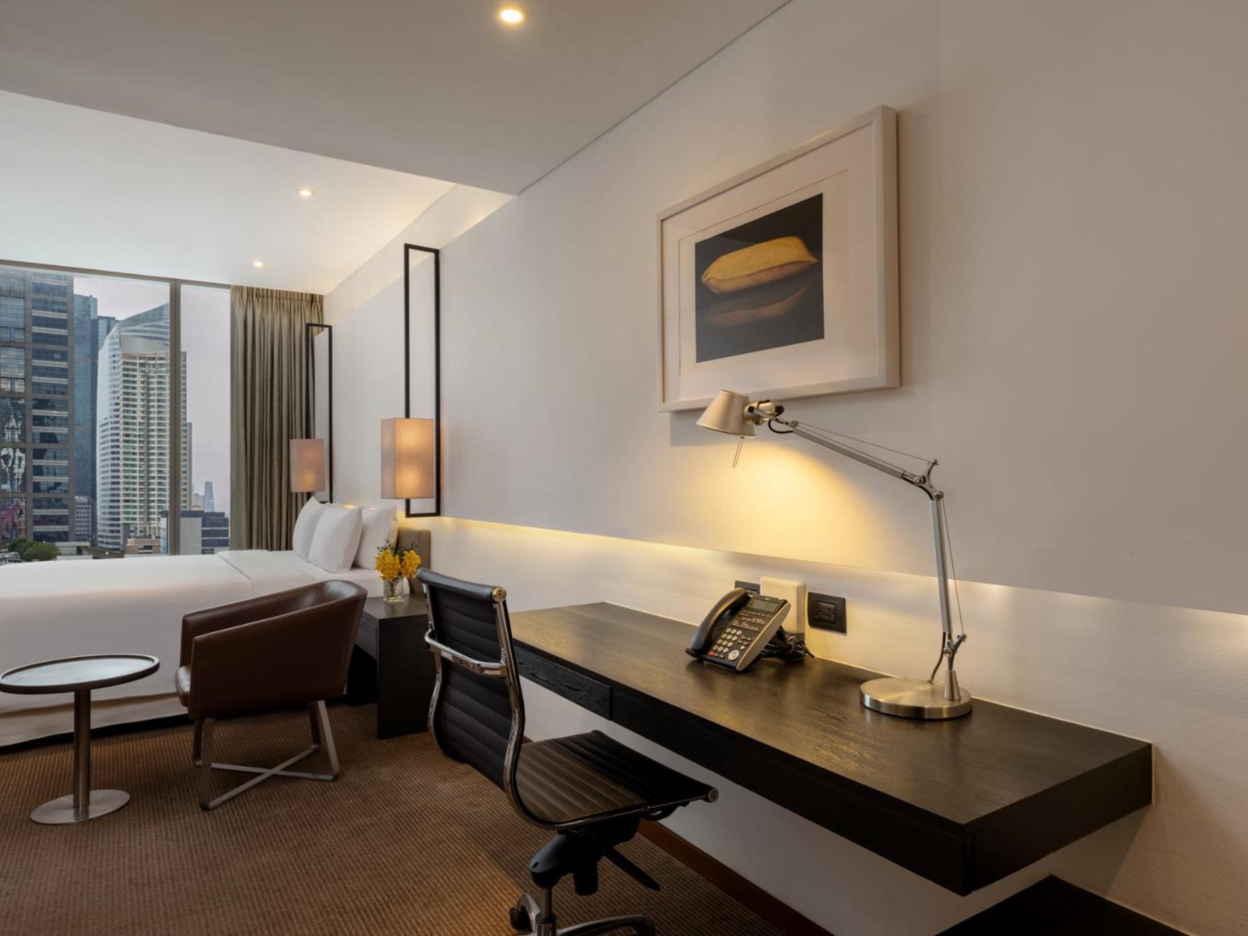 Club 10 Double Room with Lounge Access - Photo 11