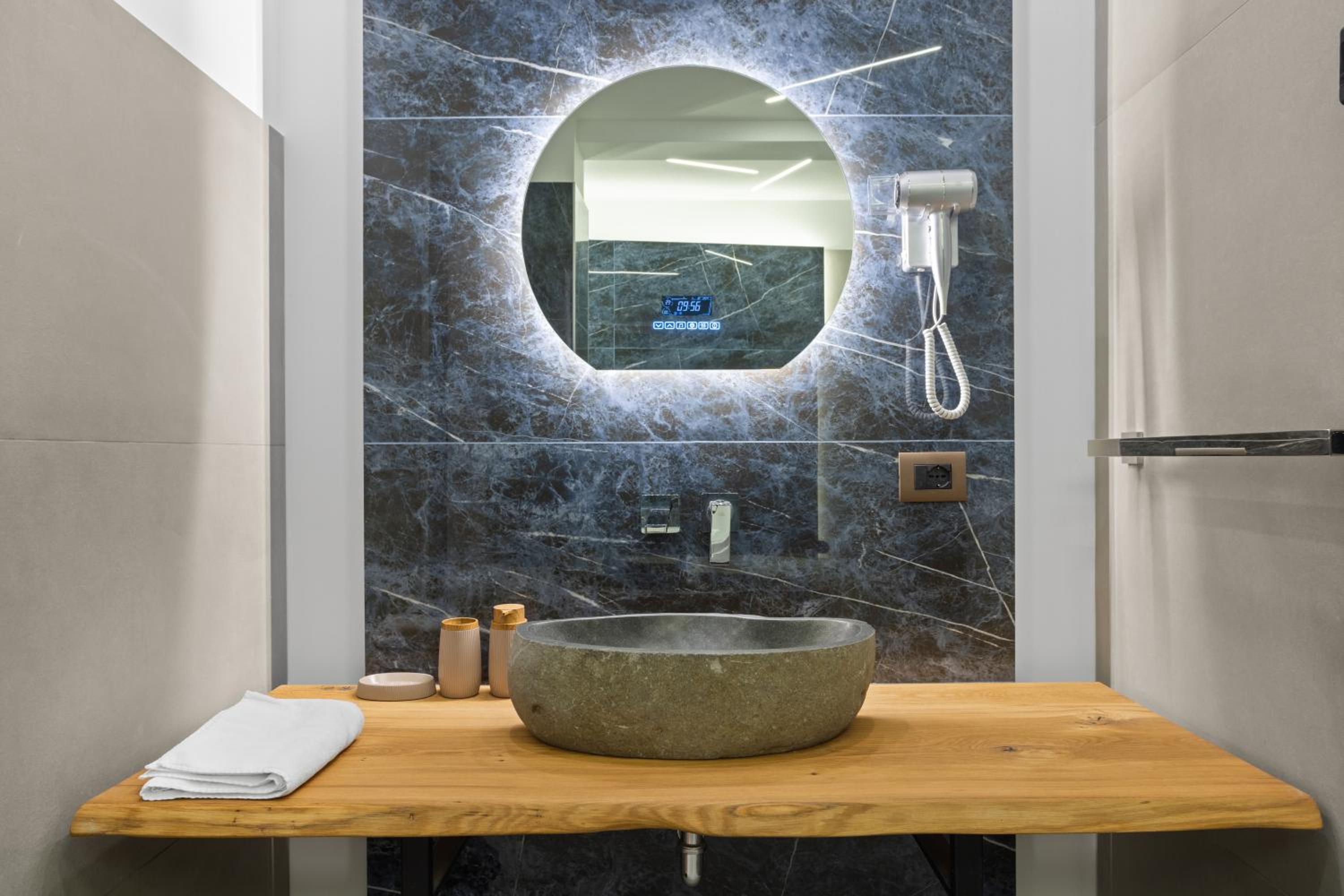 Suite with Spa Bath photo 2