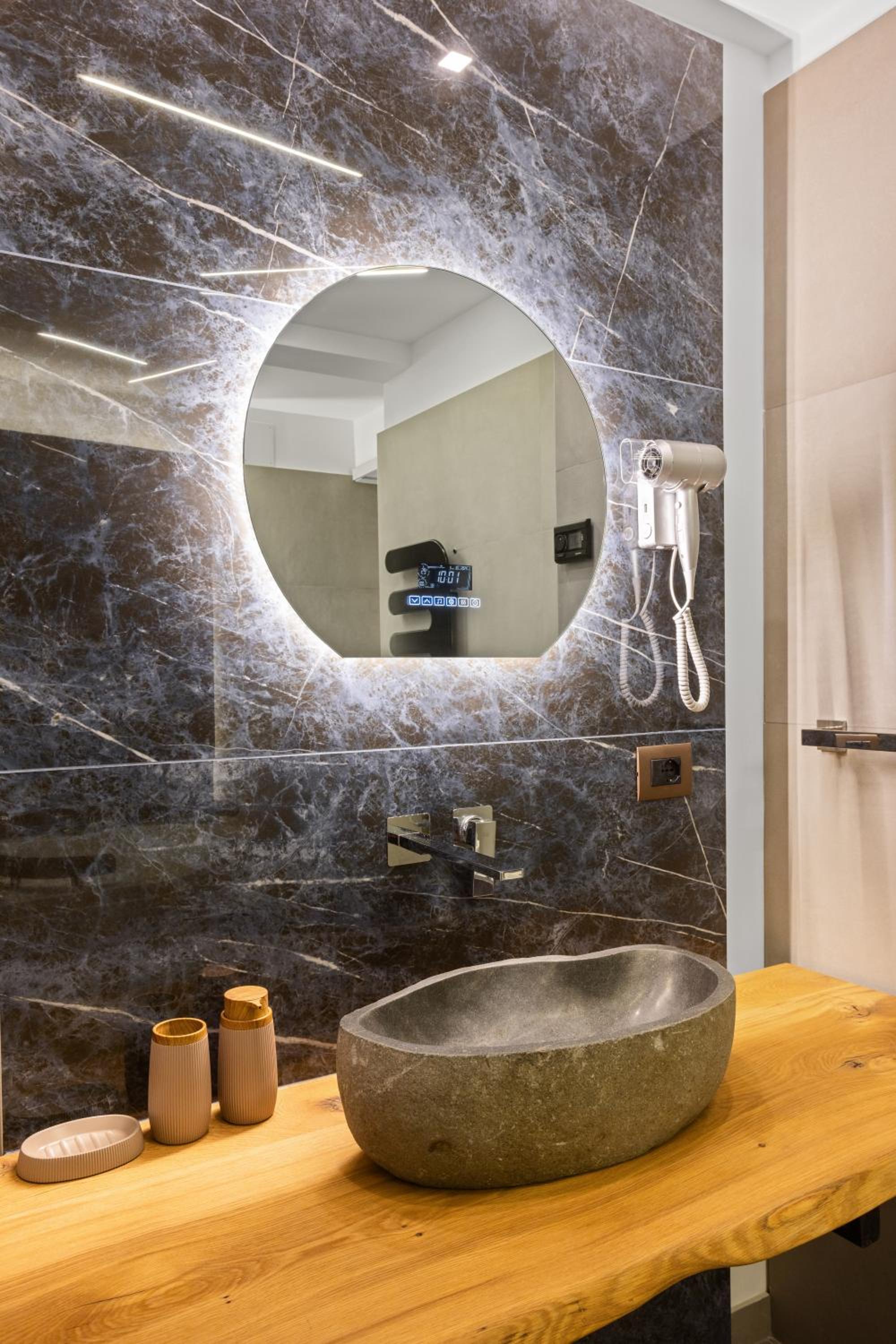Suite with Spa Bath photo 3