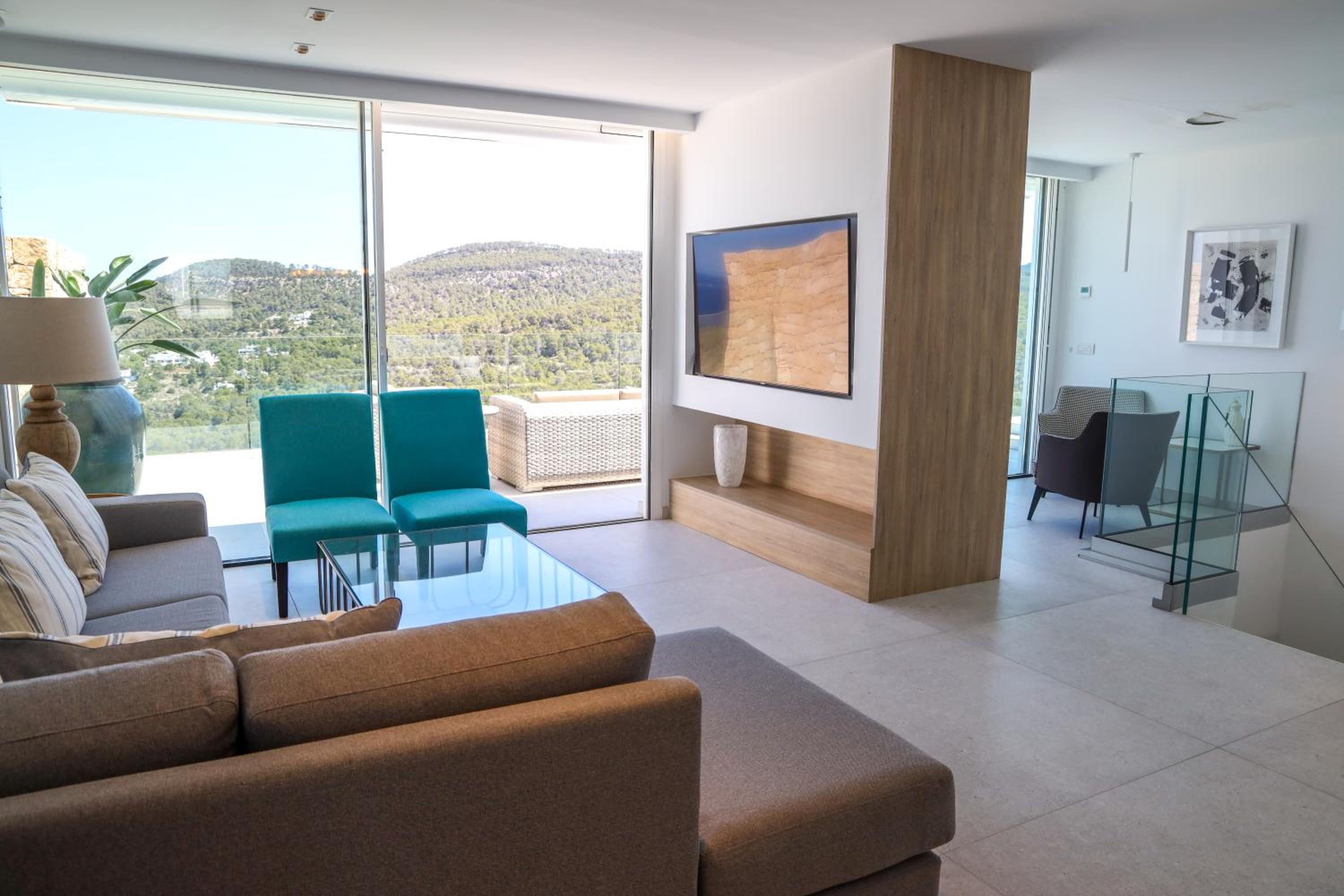 Grand Four Bedroom Penthouse With Panoramic Sea View